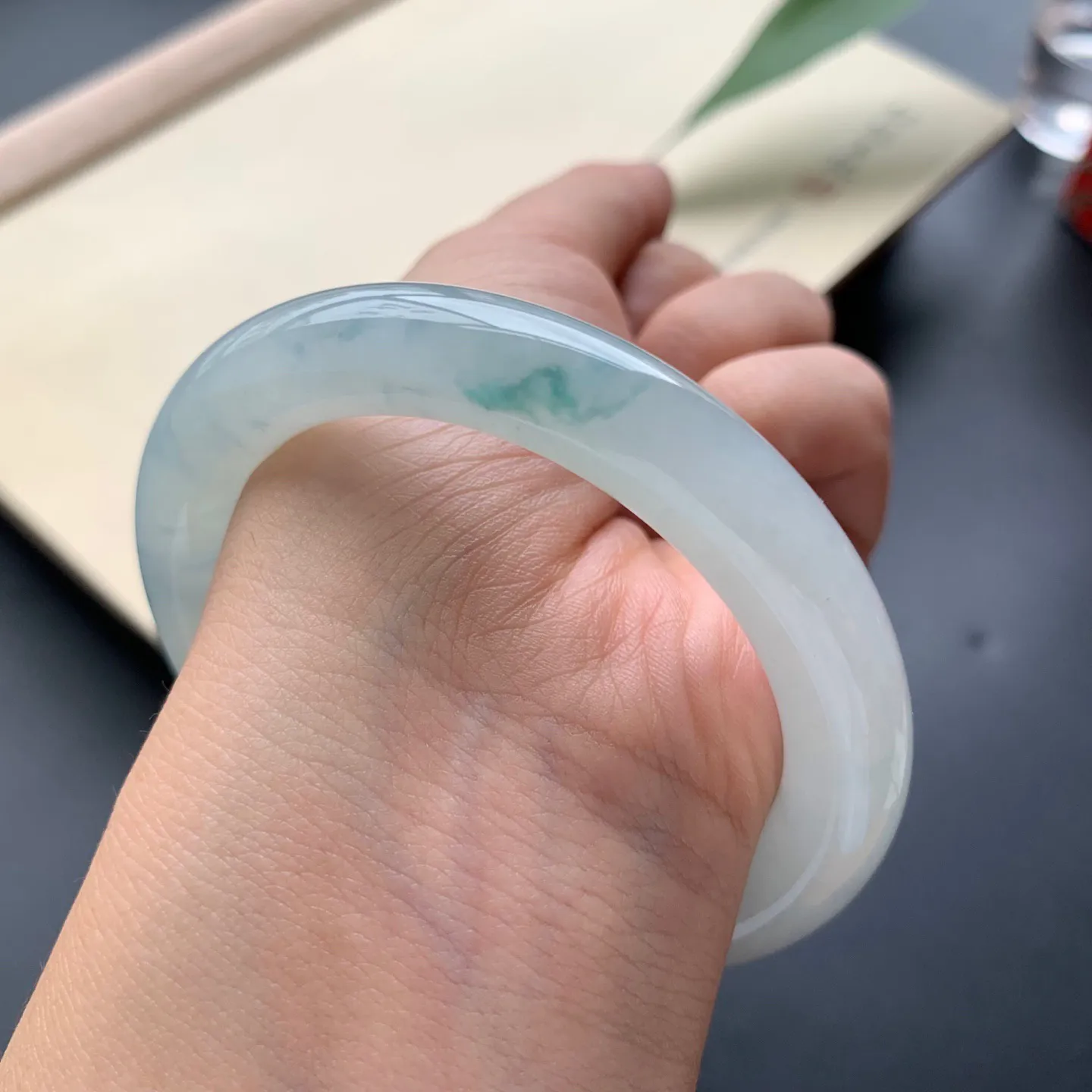 53.6圈口冰飘花圆条手镯 尺寸：53.6-9.8，水润起胶，条形饱满