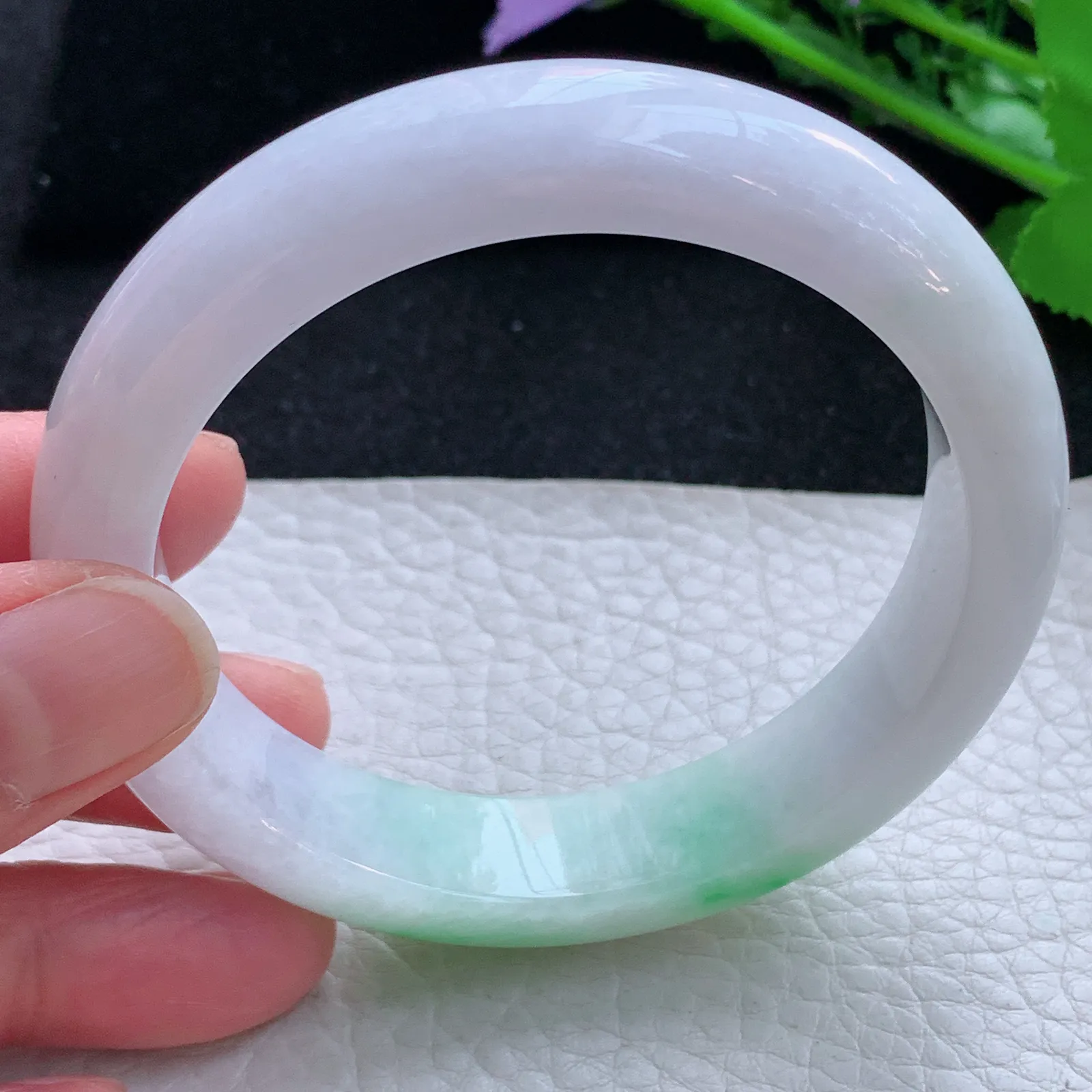 yh自然光57*13.3*8.5平安镯 翡翠a货玉手镯飘绿厚装宽边玉手环 美人镯