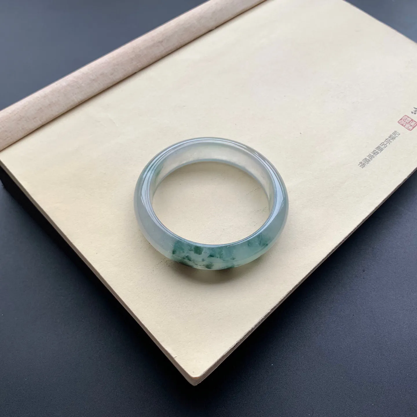 58.5圈口冰种飘花正圈手镯 尺寸：58.5-15-8.3，无纹裂，水润透亮，胶感十足