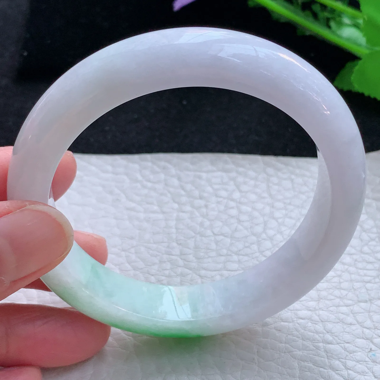 yh自然光57*13.3*8.5平安镯 翡翠a货玉手镯飘绿厚装宽边玉手环 美人镯