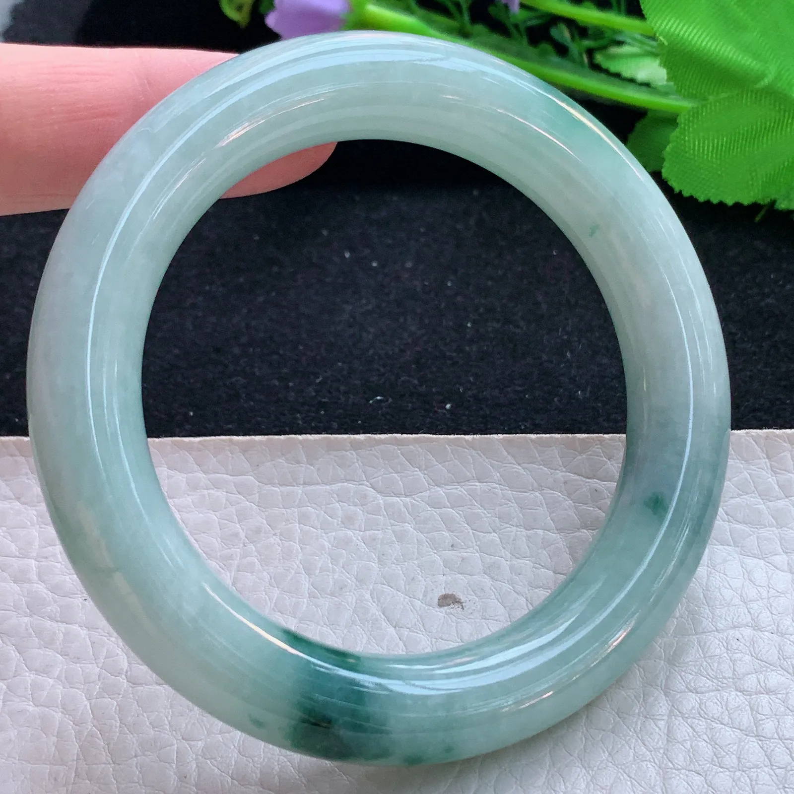 yw5自然光55*11.2*11美人镯 缅甸翡翠a货玉手镯飘花圆条玉手环