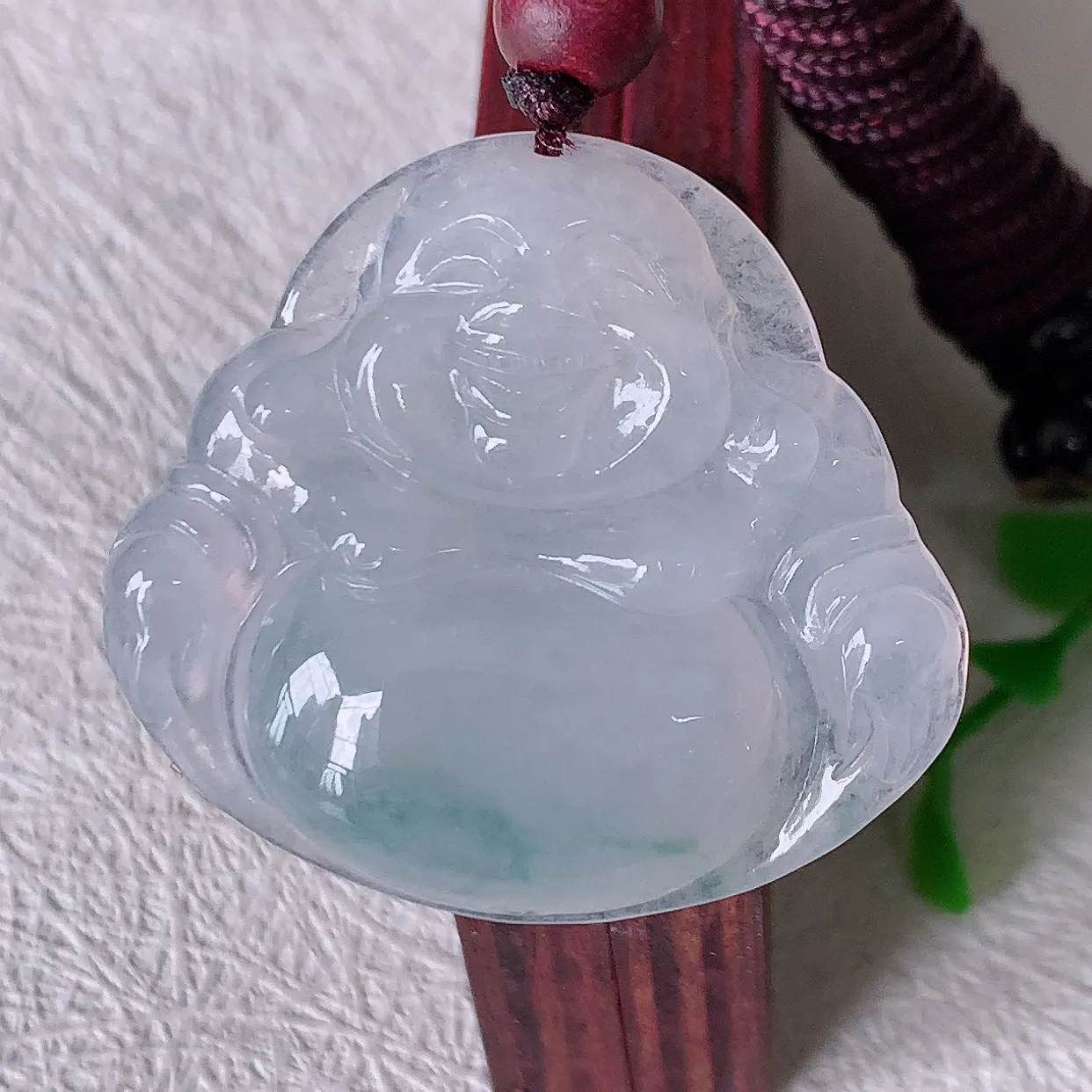自然光实拍，冰种飘花翡翠佛公吊坠，笑口常开，佛公在心中，一生平安幸福，冰透，佛公翠色迷人，佩戴佳品！#46.22
