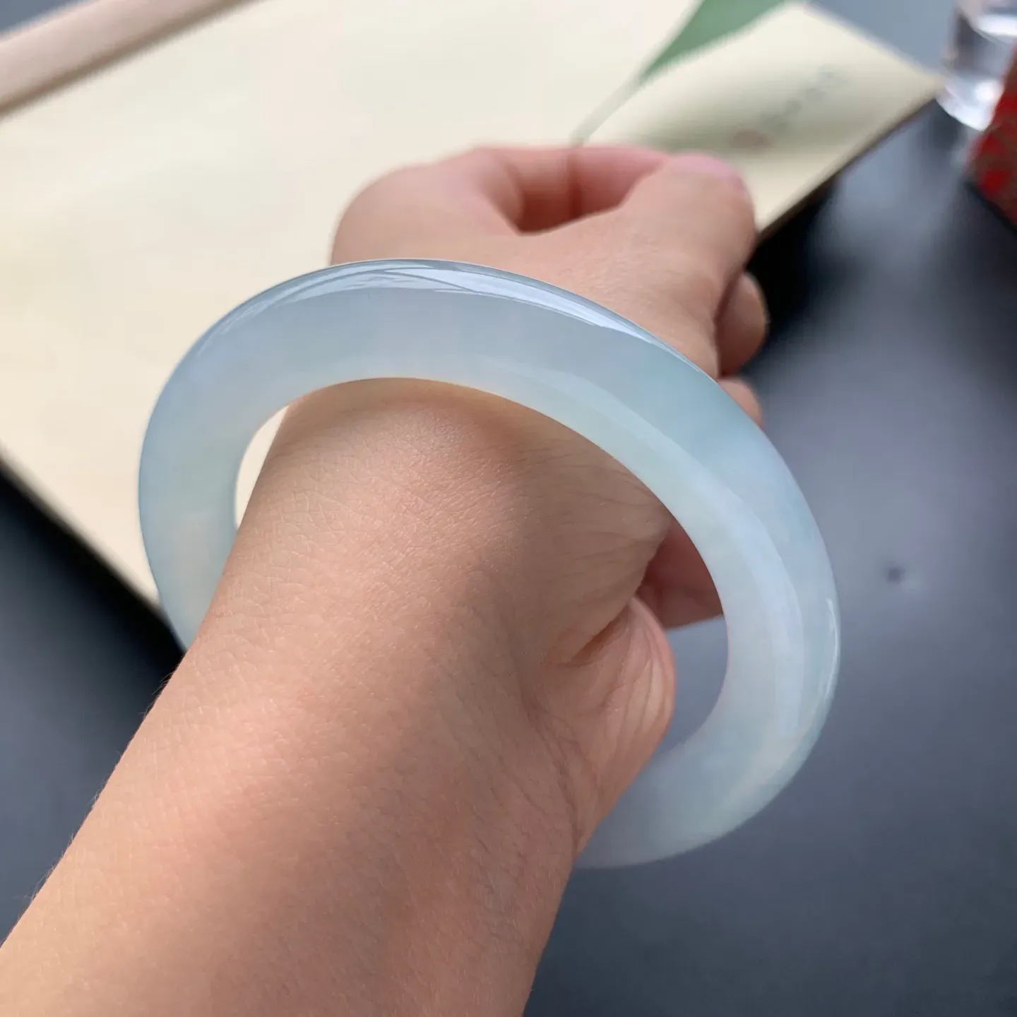 53.5圈口冰晴底圆条手镯 尺寸：53.5-9.8，无纹裂，水润透亮，胶感十足