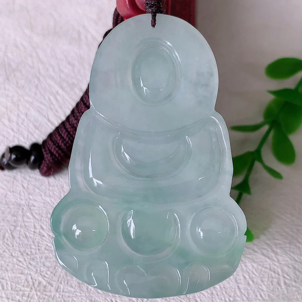 自然光实拍，冰种翡翠正装观音菩萨吊坠，净瓶观音，冰透亮泽，美观亮丽，观音面相端庄#46.22
