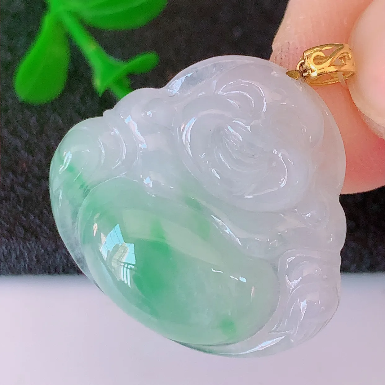 18K金镶嵌冰飘绿翡翠佛公吊坠，玉笑佛，饱满，开脸喜庆配戴优雅迷人！#49.20整27.5裸裸25*22.8*5.8