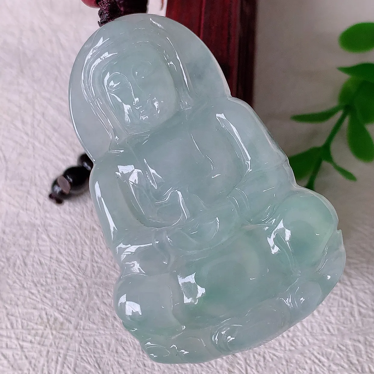 自然光实拍，冰种翡翠正装观音菩萨吊坠，净瓶观音，冰透亮泽，美观亮丽，观音面相端庄#46.22