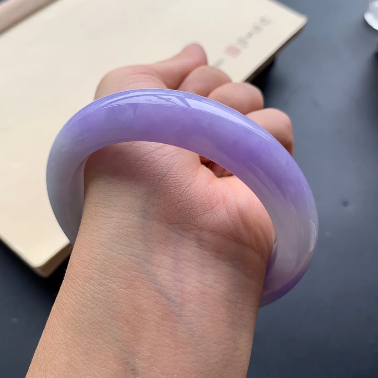 57.5圈口紫罗兰正圈手镯 尺寸：57.5-13.2-9.5，无纹裂，细腻光滑，色泽浓郁