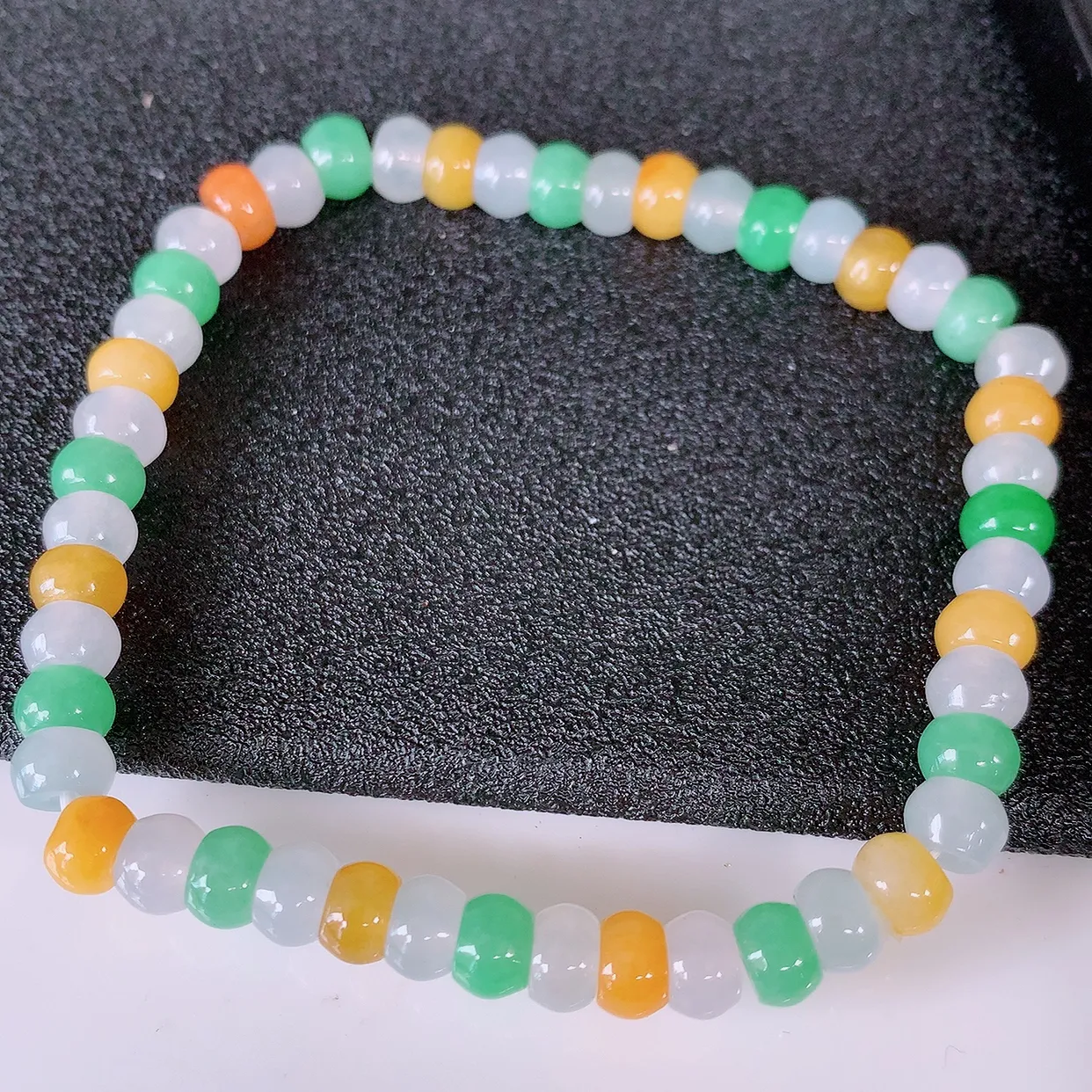 自然光实拍，冰润多宝翡翠手链，多彩翡翠手串，颜色丰富，料子细腻，高档大气，自戴送礼佳品！#46.20取一尺寸 5.6mm