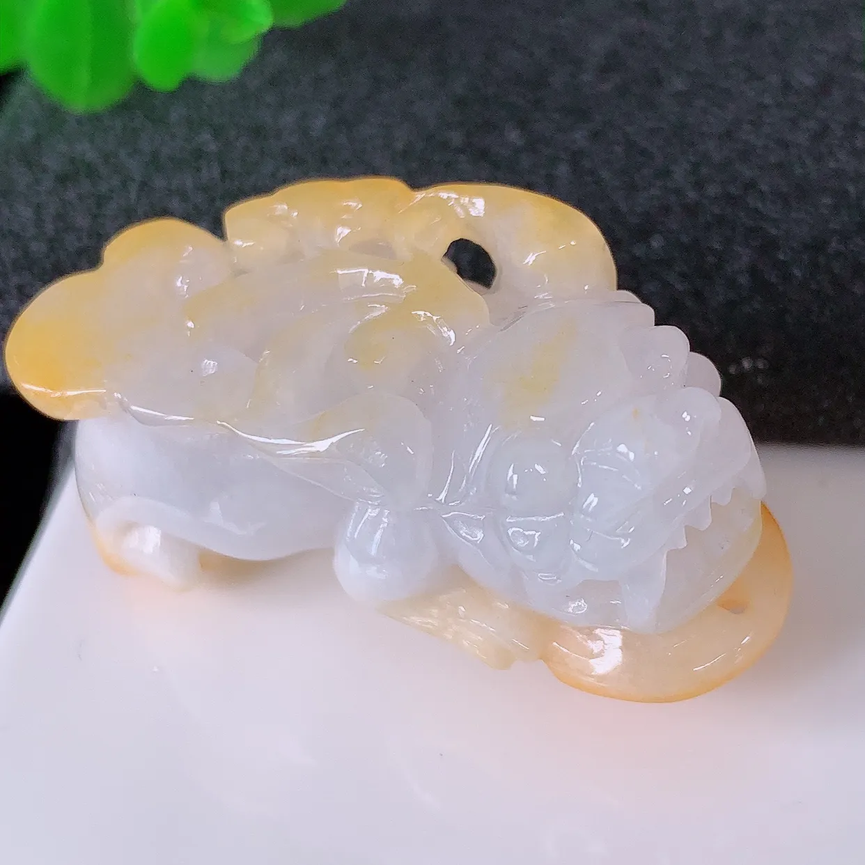 自然光实拍，冰润黄翡双彩招财貔貅吊坠，民间有“一摸貔貅运程旺盛，再摸貔貅财运滚滚， 三摸貔貅平步青云 ”的美好祝愿。#41.20