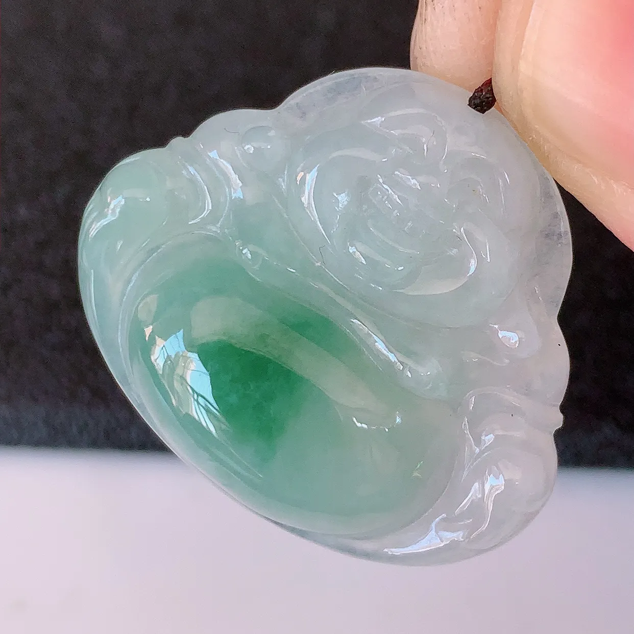 自然光实拍，冰飘花翡翠佛公吊坠，玉笑佛，饱满，开脸喜庆，配戴优雅迷人！#57.20