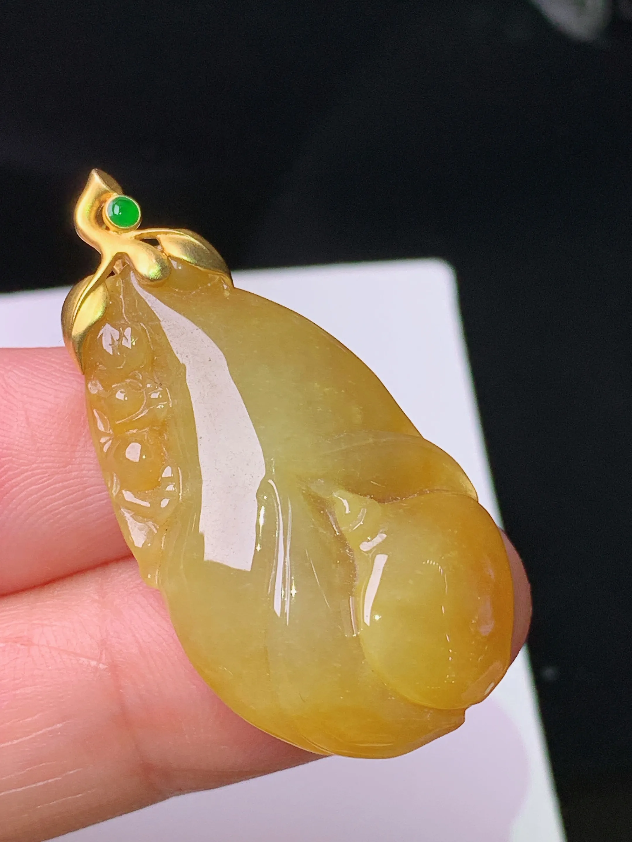 18k金镶嵌黄翡悟道吊坠 玉质细腻 色泽清新艳丽 整体尺寸37.2*19.5*6