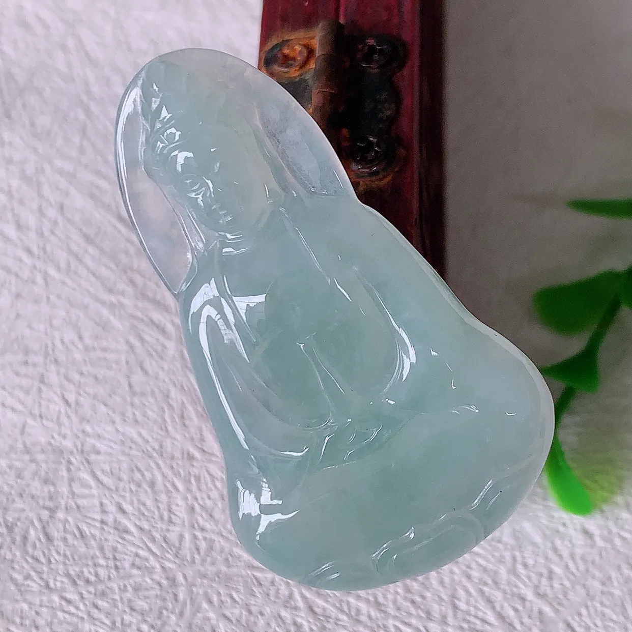 自然光实拍，冰种翡翠观音菩萨吊坠，净瓶观音，冰透亮泽，美观亮丽，观音面相端庄#46.22