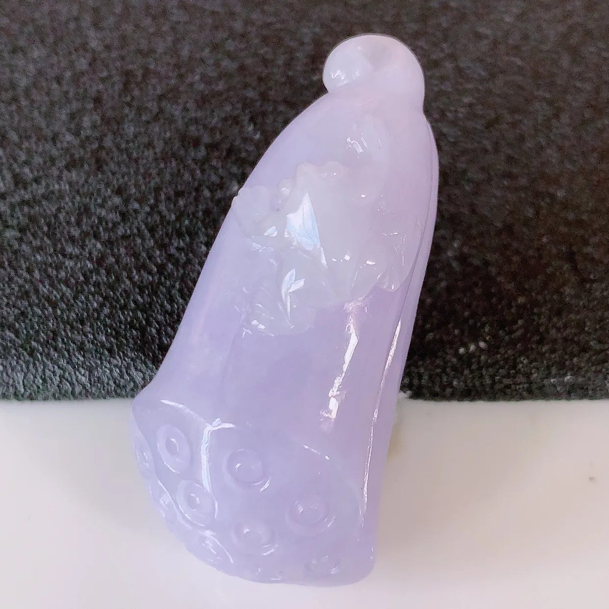 自然光实拍，冰润紫罗兰翡翠招财莲蓬吊坠，水润精细，寓意路路都通， 有着促进事业有运！#05.20