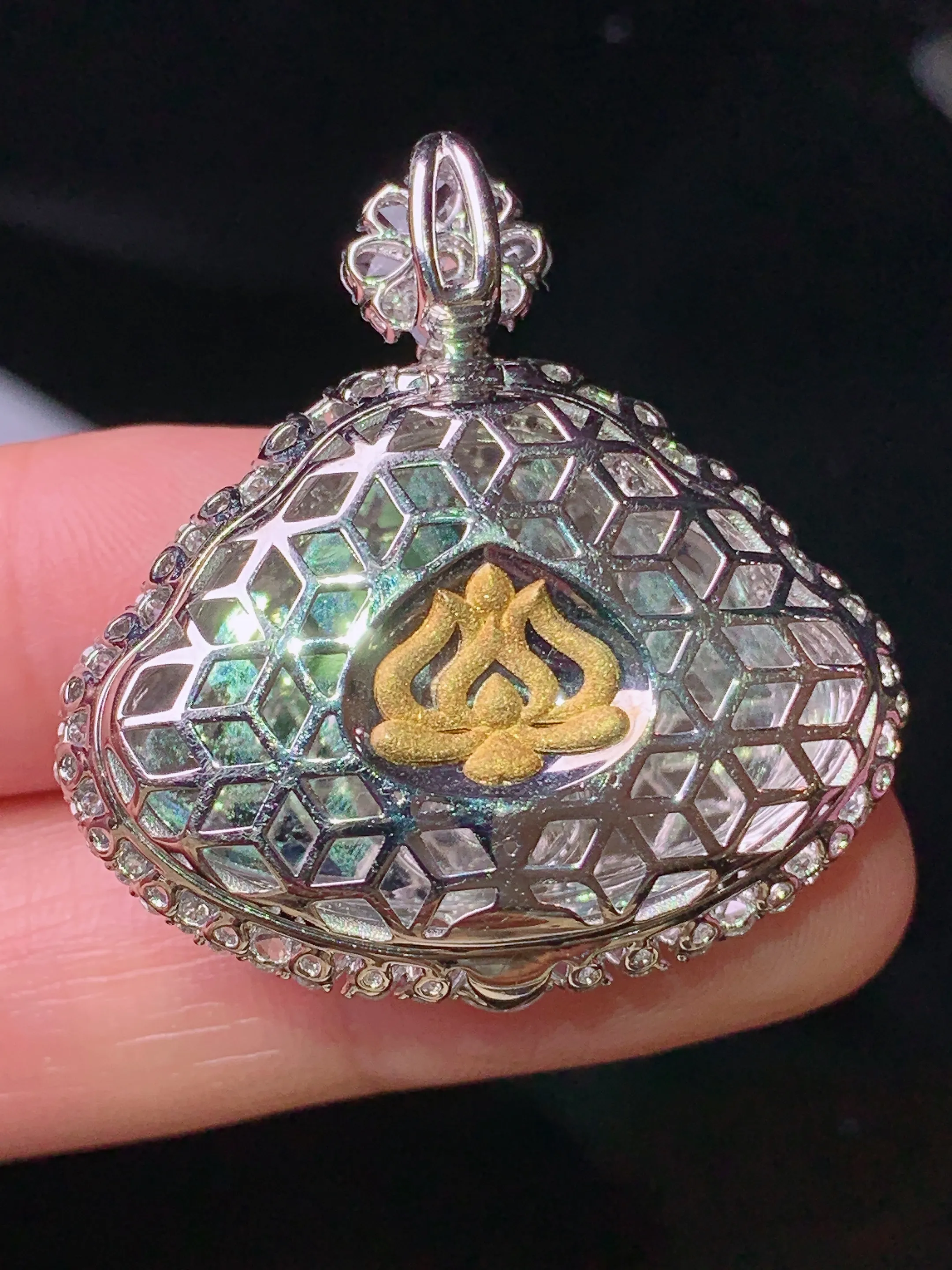 18k金钻镶嵌满绿佛公吊坠 玉质细腻 色泽清新艳丽 整体尺寸34*33*11