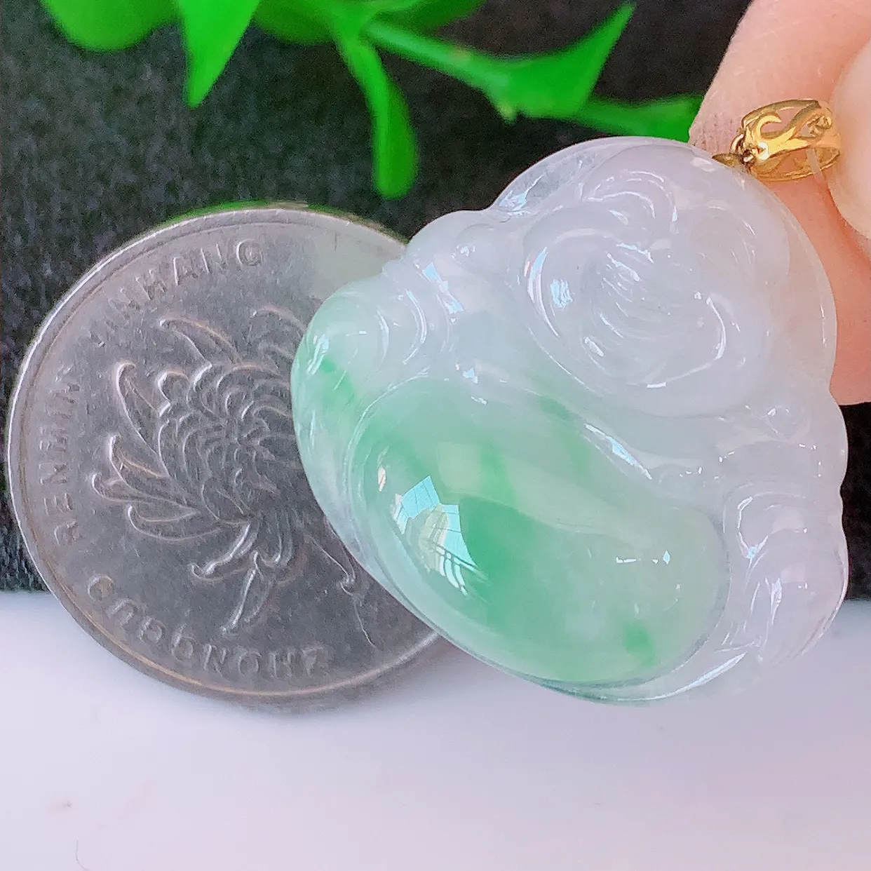 18K金镶嵌冰飘绿翡翠佛公吊坠，玉笑佛，饱满，开脸喜庆配戴优雅迷人！#49.20整27.5裸裸25*22.8*5.8