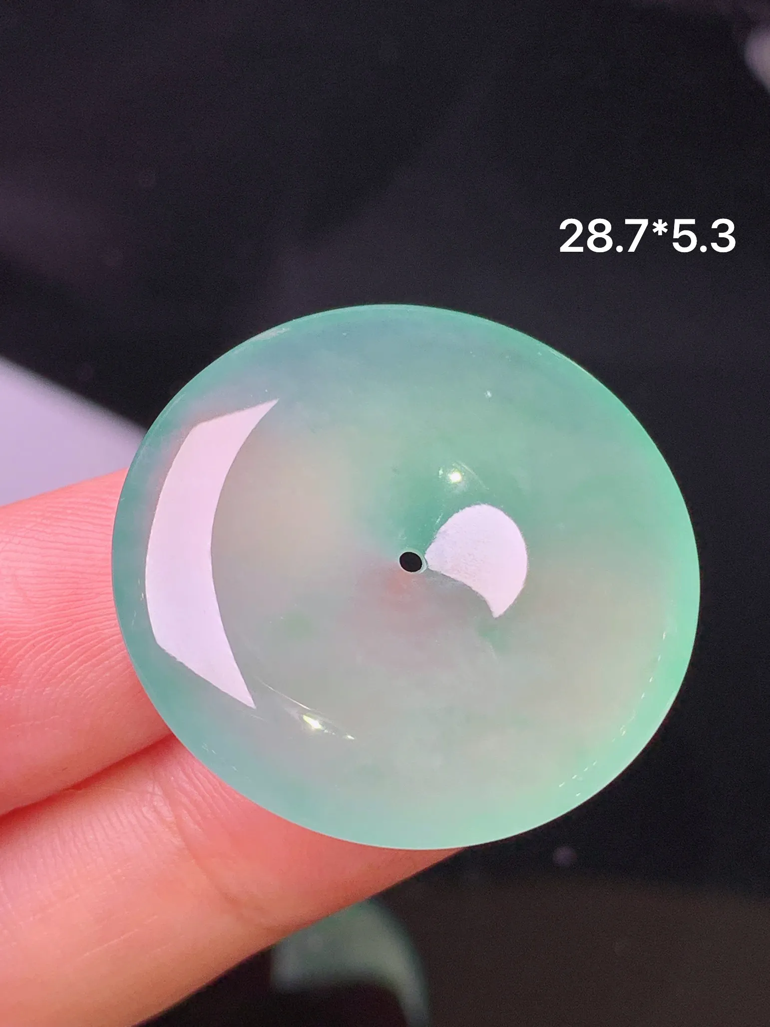 浅绿平安扣吊坠 玉质细腻 色泽清新艳丽 整体尺寸28.7*5.3