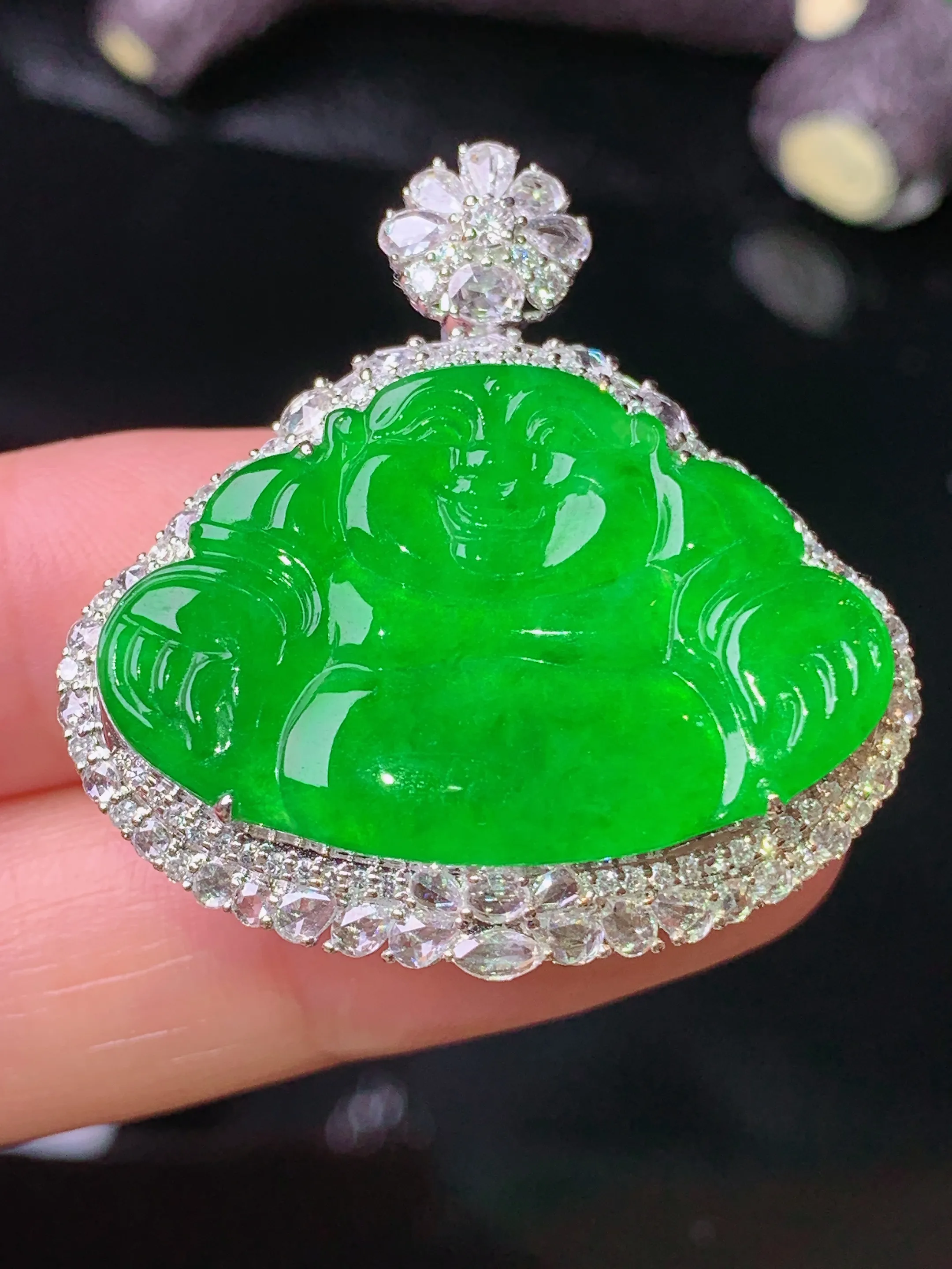 18k金钻镶嵌满绿佛公吊坠 玉质细腻 色泽清新艳丽 整体尺寸34*33*11