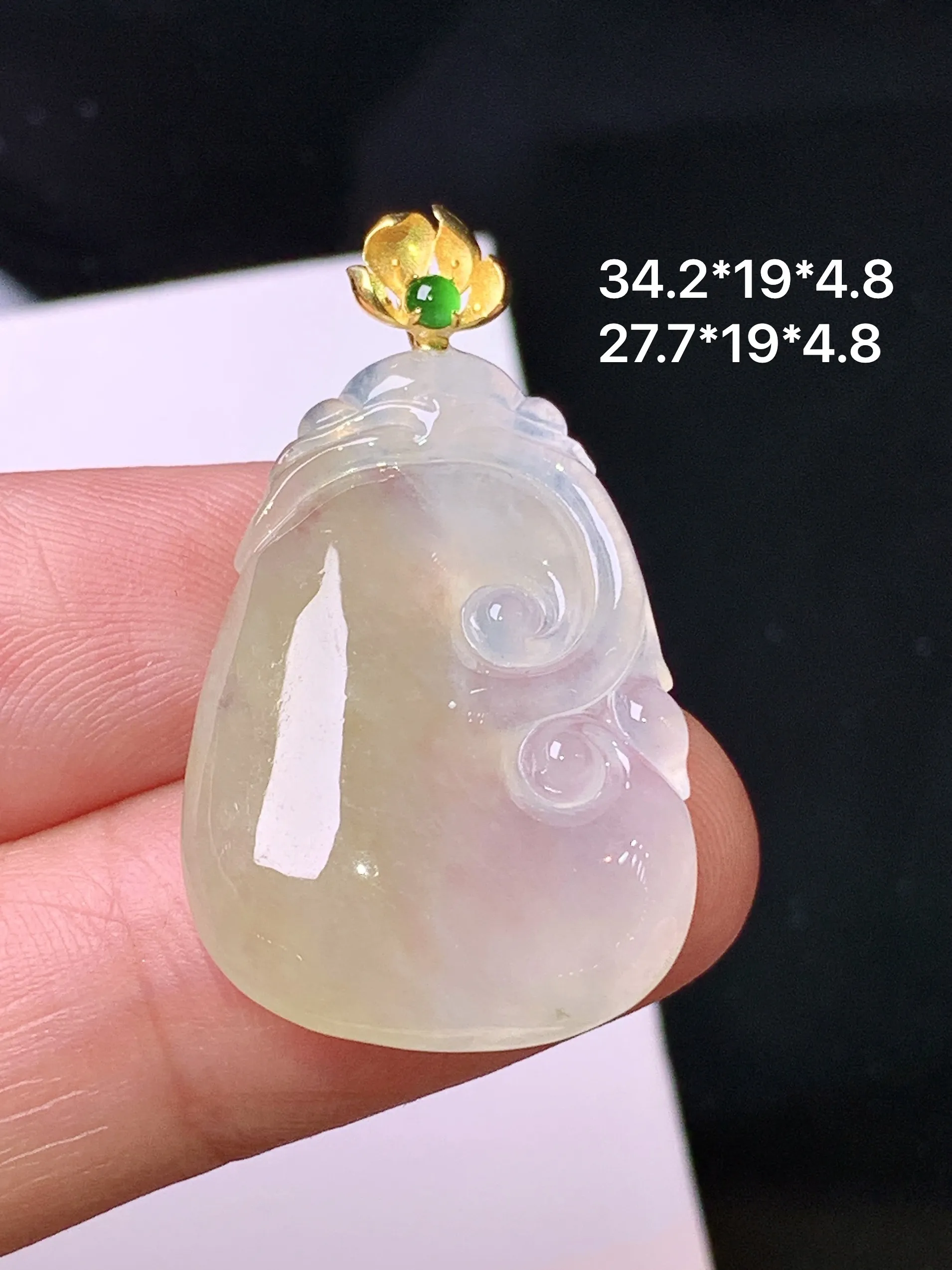 18k金镶嵌冰黄翡如意吊坠 玉质细腻 色泽清新艳丽 整体尺寸34.2*19*4.8