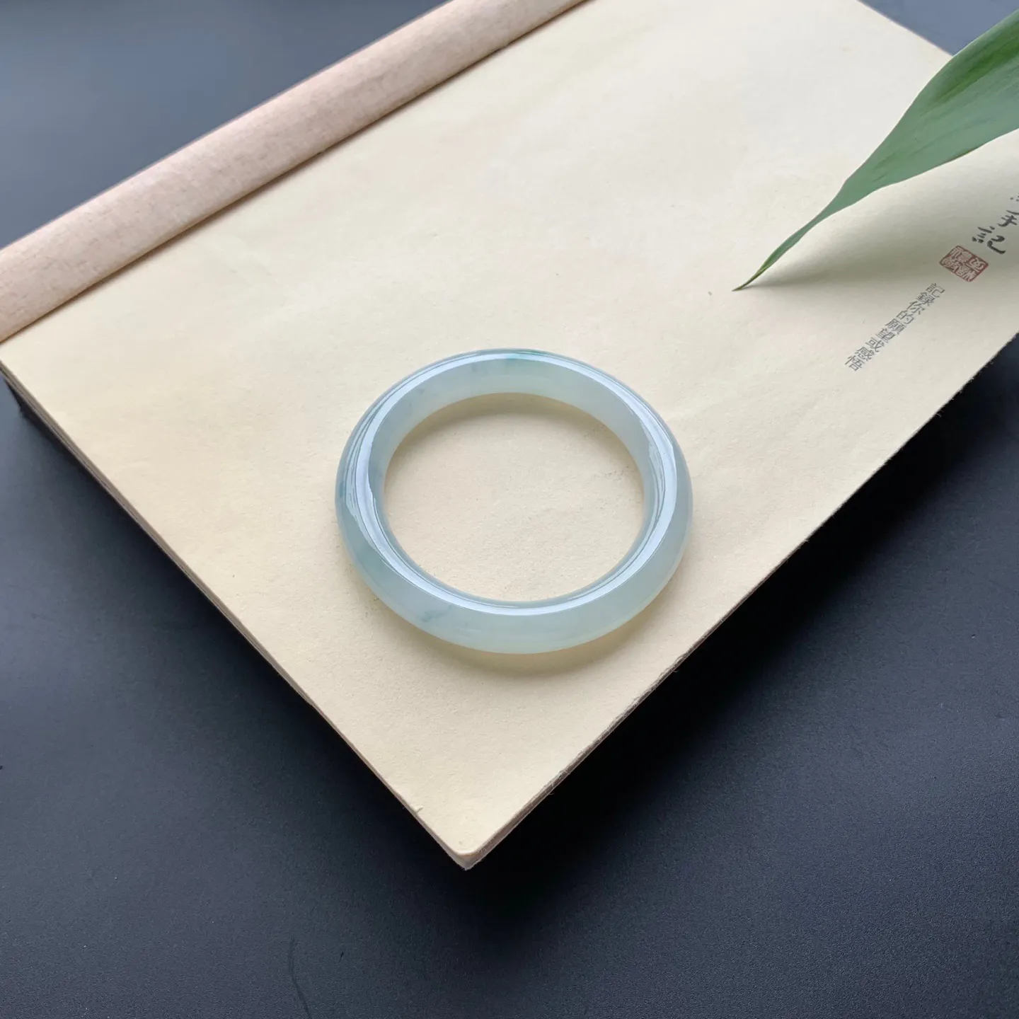 53.6圈口冰飘花圆条手镯 尺寸：53.6-9.8，水润起胶，条形饱满