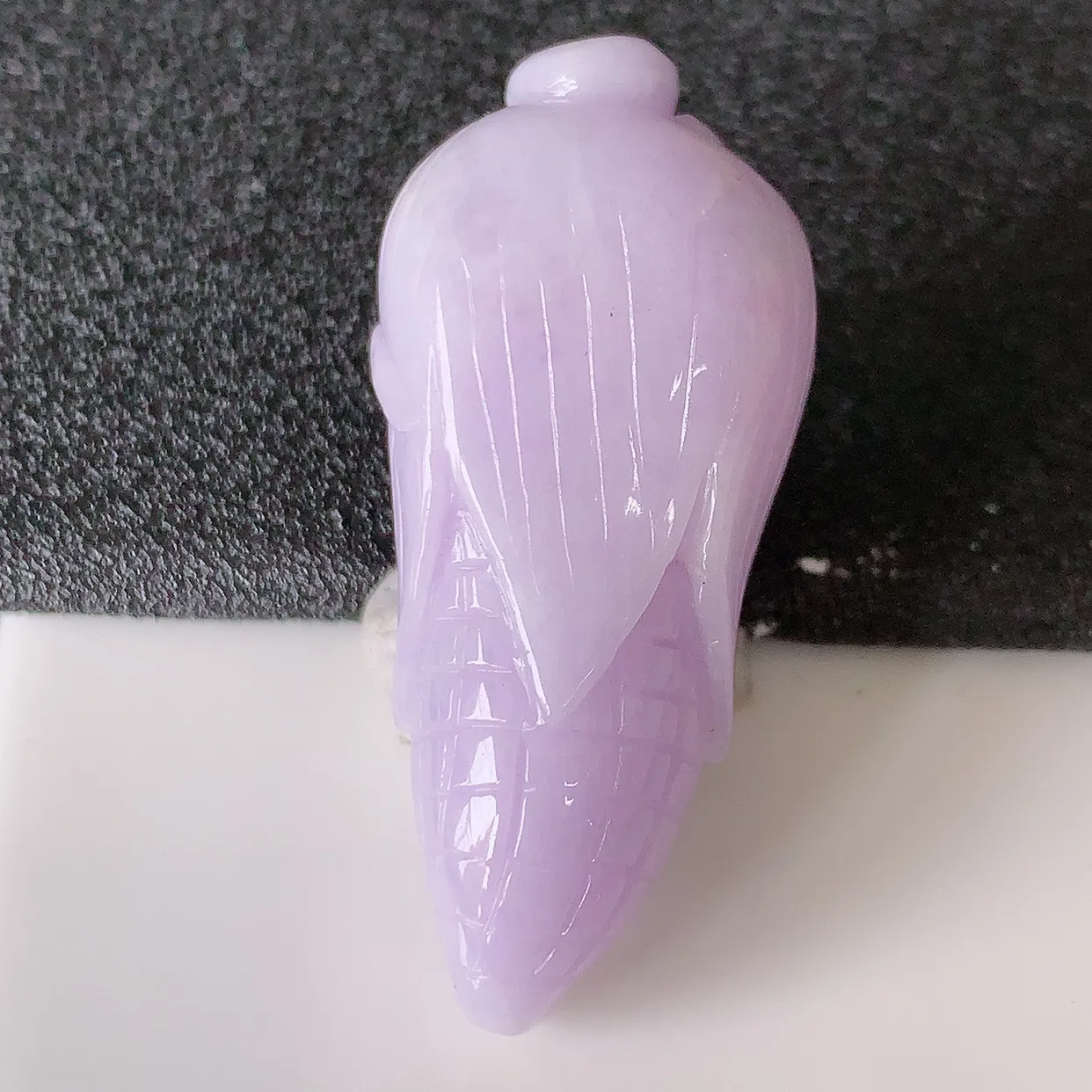 自然光实拍，冰润紫罗兰翡翠玉米吊坠，多子多福，种老水足，雕工精湛 ，寓意美好，佩戴时尚出众！#05.22