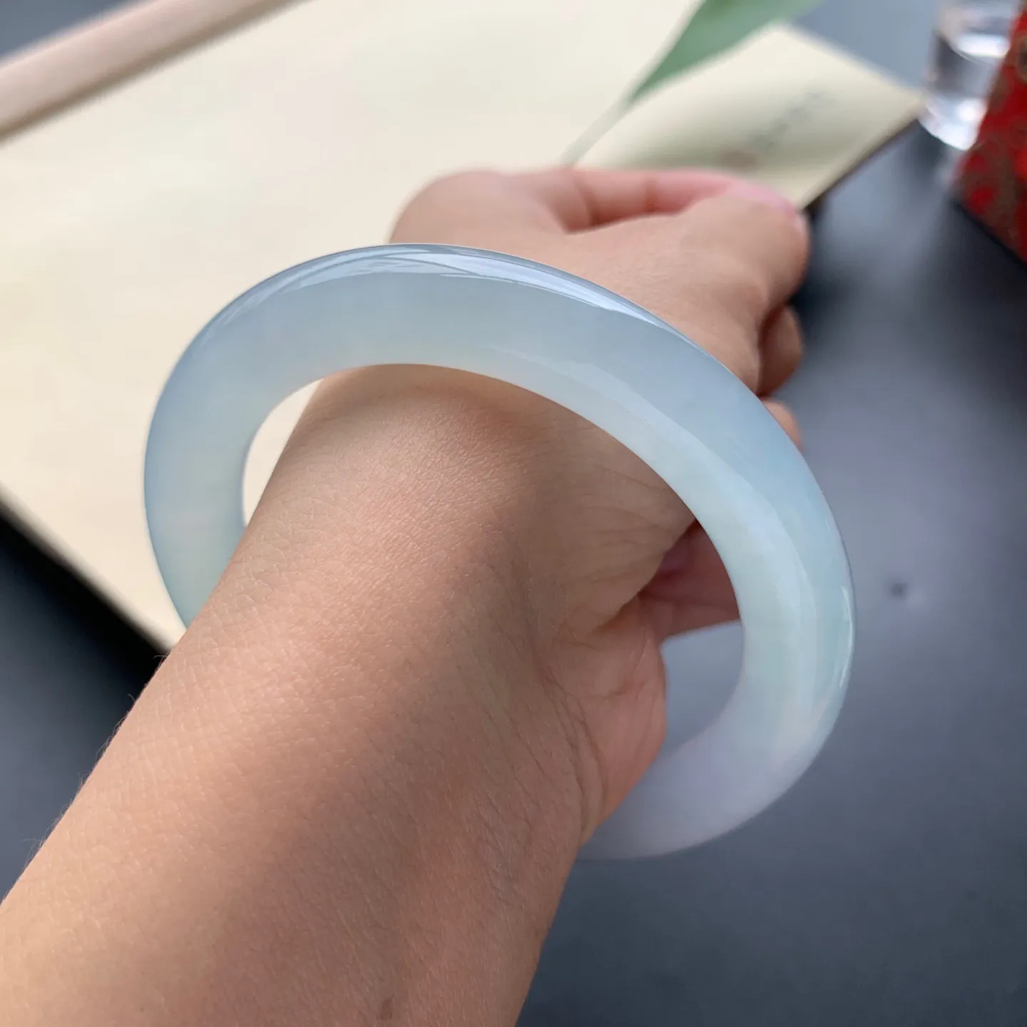 53.5圈口冰晴底圆条手镯 尺寸：53.5-9.8，无纹裂，水润透亮，胶感十足