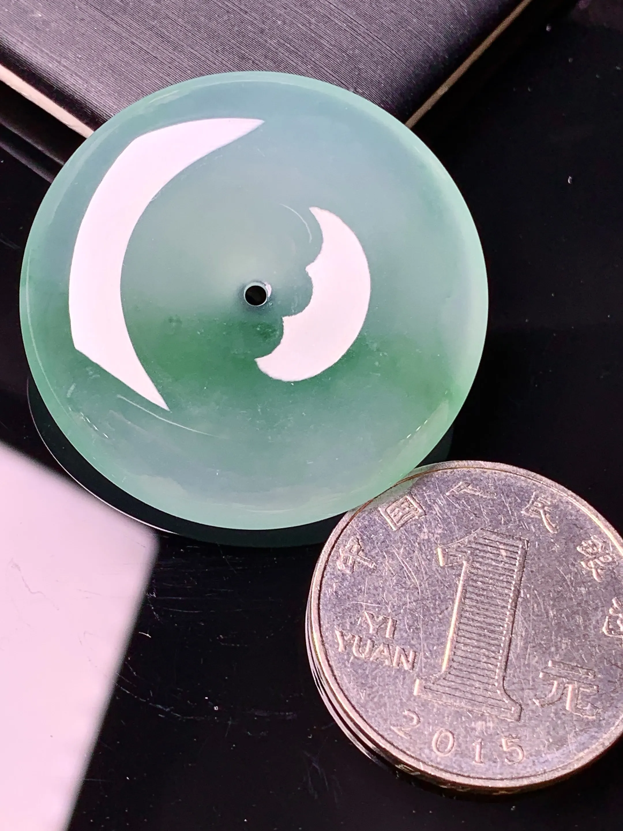 冰种平安扣吊坠 玉质细腻 色泽清新艳丽 整体尺寸34.5*6