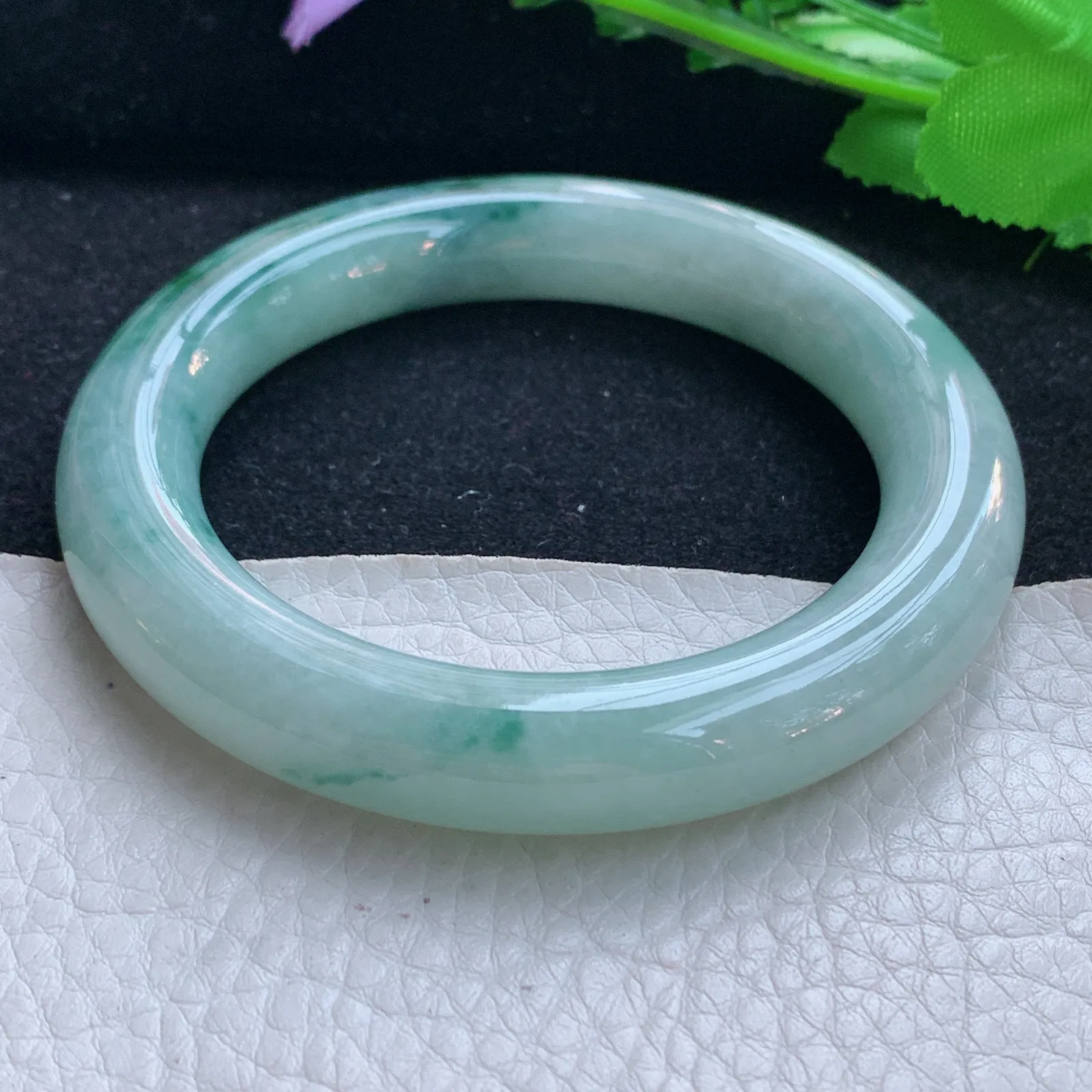 yw5自然光55*11.2*11美人镯 缅甸翡翠a货玉手镯飘花圆条玉手环