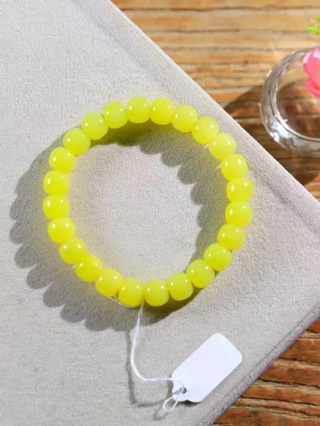 （老型珠.手串）

货头精选  和田玉黄口老型珠手串，玉质细腻油润 饱满光滑 质朴无华，悠远简单，人心境界远，百世修炼深，心灵常驻善意持，觉悟人生百世修  重27.2克    尺寸取一7.6-9mm    101101668T