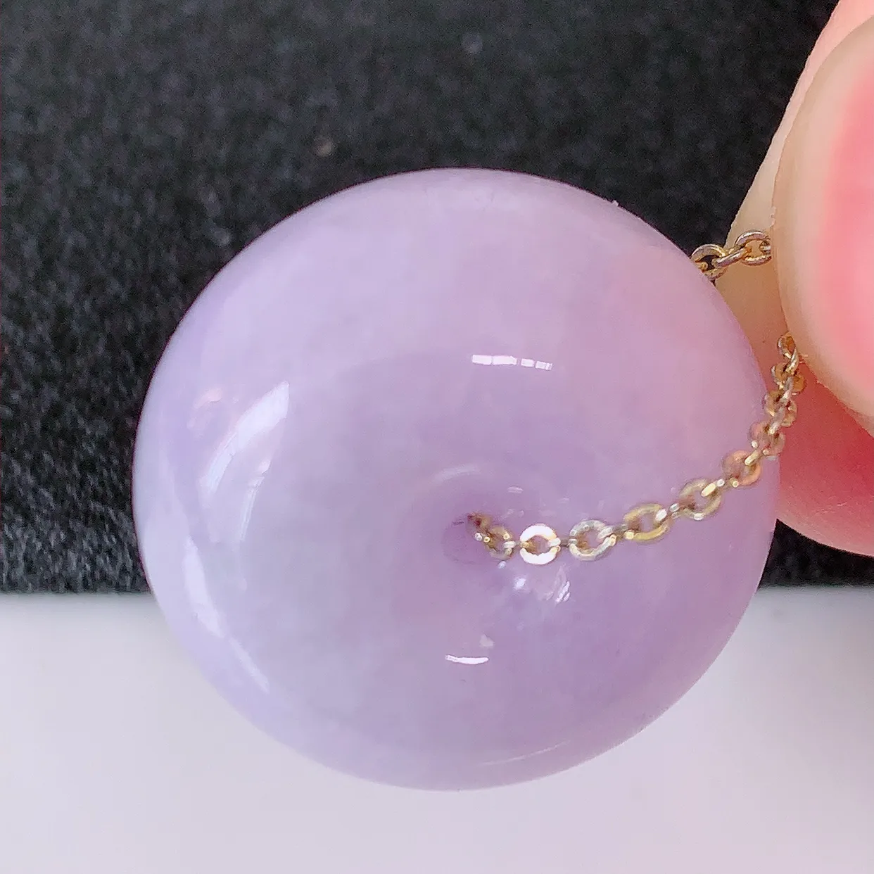 自然光实拍，冰润紫罗兰翡翠路路通吊坠，寓意时来运转、财源滚滚，款式新颖时尚， 日常百搭的款！配图银链#05.20