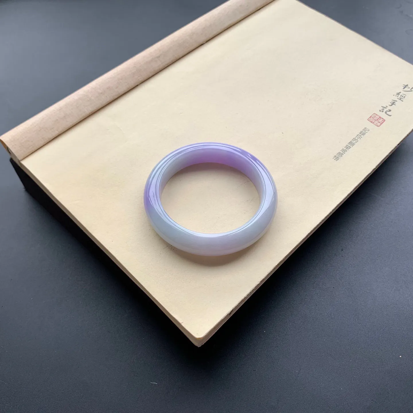 57.5圈口紫罗兰正圈手镯 尺寸：57.5-13.2-9.5，无纹裂，细腻光滑，色泽浓郁