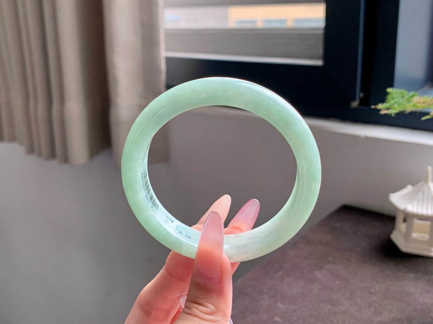 晴绿成品
⭕️58.2-12.9-8.8

散发着绿意的光芒，彷佛一片翠绿的森林色彩清新而生机盎然，像是春天的新绿，给人一种清凉和舒适的感觉