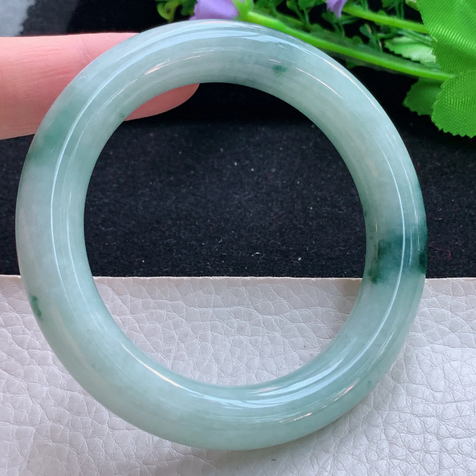 yw5自然光55*11.2*11美人镯 缅甸翡翠a货玉手镯飘花圆条玉手环