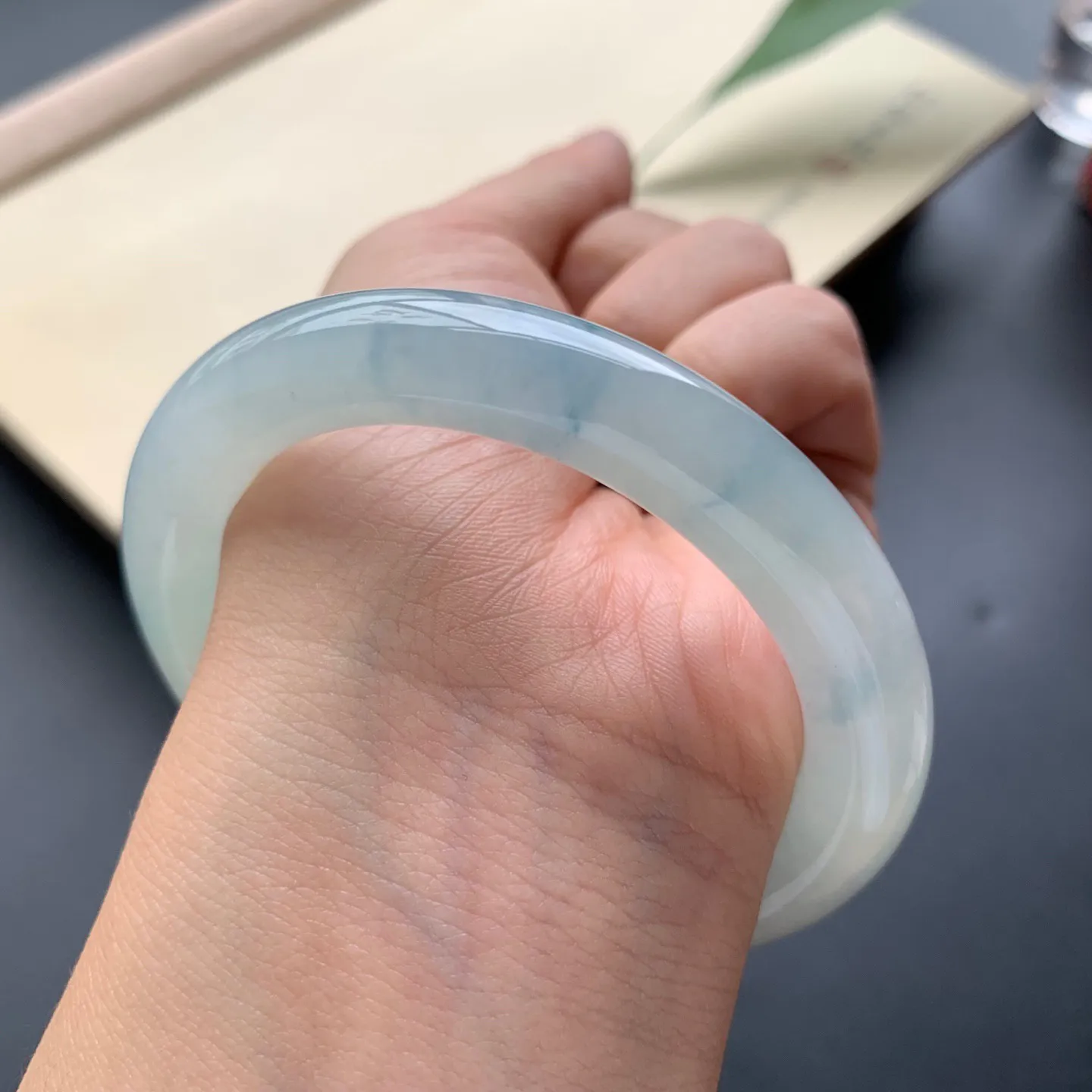 53.6圈口冰飘花圆条手镯 尺寸：53.6-9.8，水润起胶，条形饱满