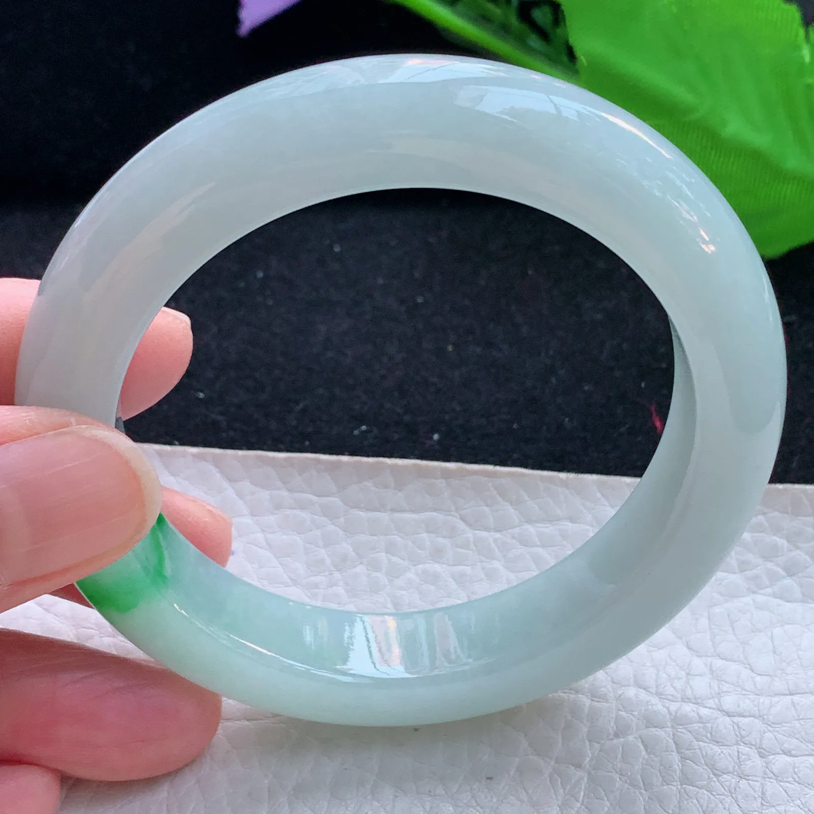 r自然光55.5*12.5*9.6平安镯 天然缅甸翡翠a货白底青宽边玉镯子 玉手环