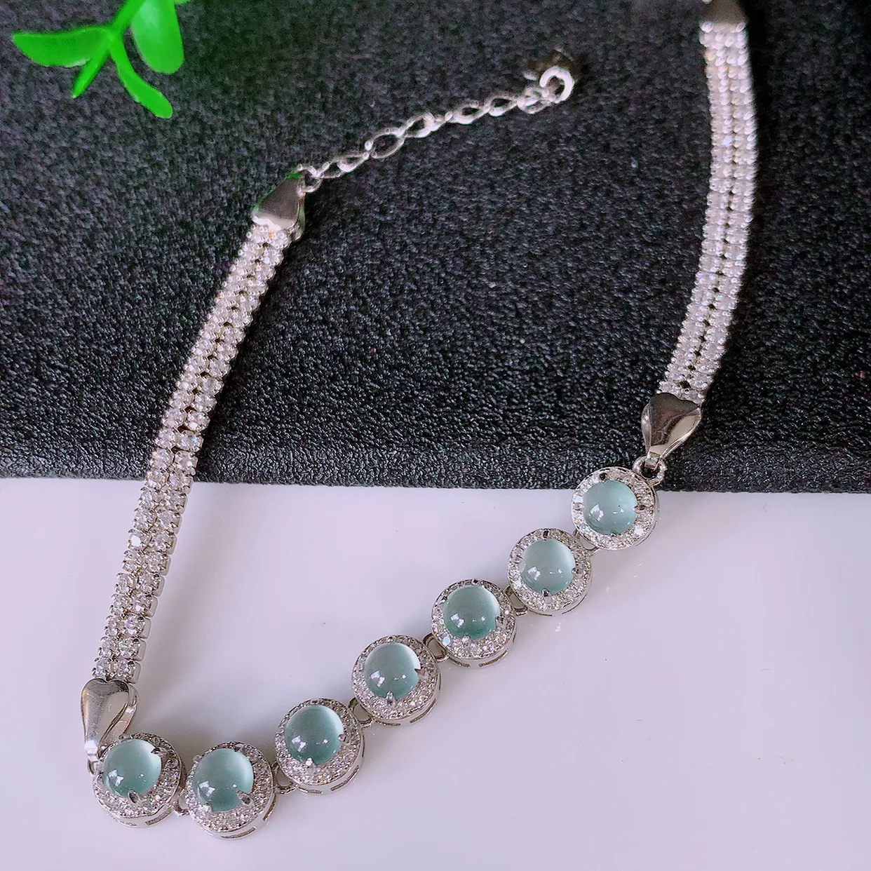 冰透翡翠925银镶嵌手链，自然光实拍，翠色灵动，颜色漂亮，种老水足，品相佳，佩戴佳品！#97.20取