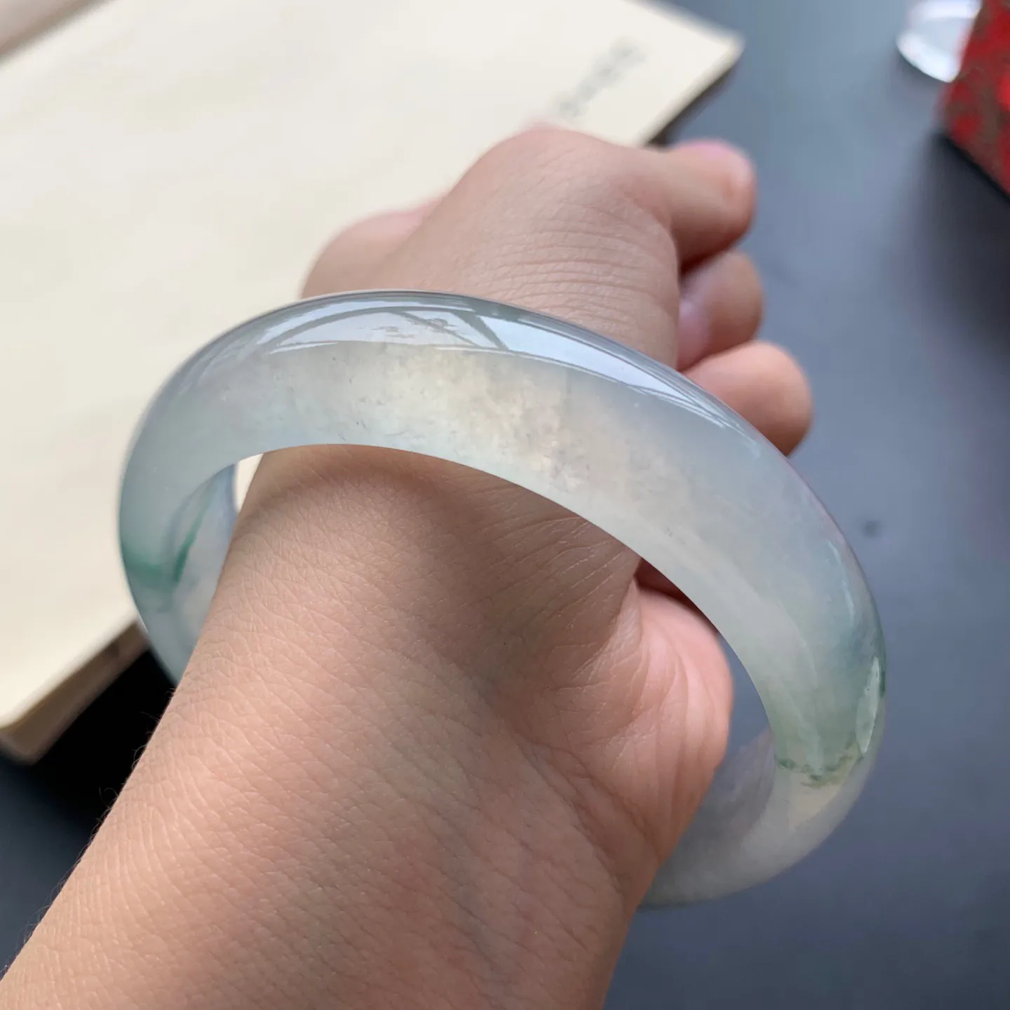 58.5圈口冰种飘花正圈手镯 尺寸：58.5-15-8.3，无纹裂，水润透亮，胶感十足