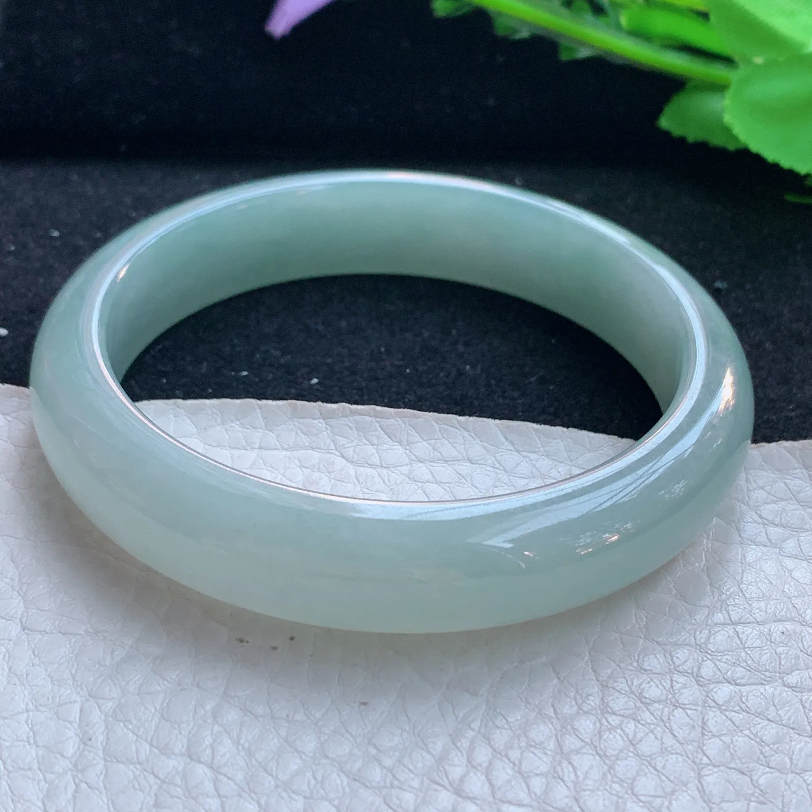 js自然光57.5*12.5*7.5平安镯 天然缅甸翡翠a货浅绿冰润宽边玉手环