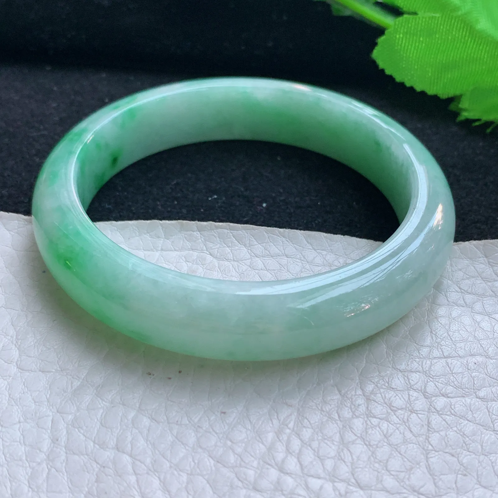 ll自然光55.5*12.3*8平安镯 天然缅甸翡翠a货飘阳绿宽边玉镯子 玉手环
