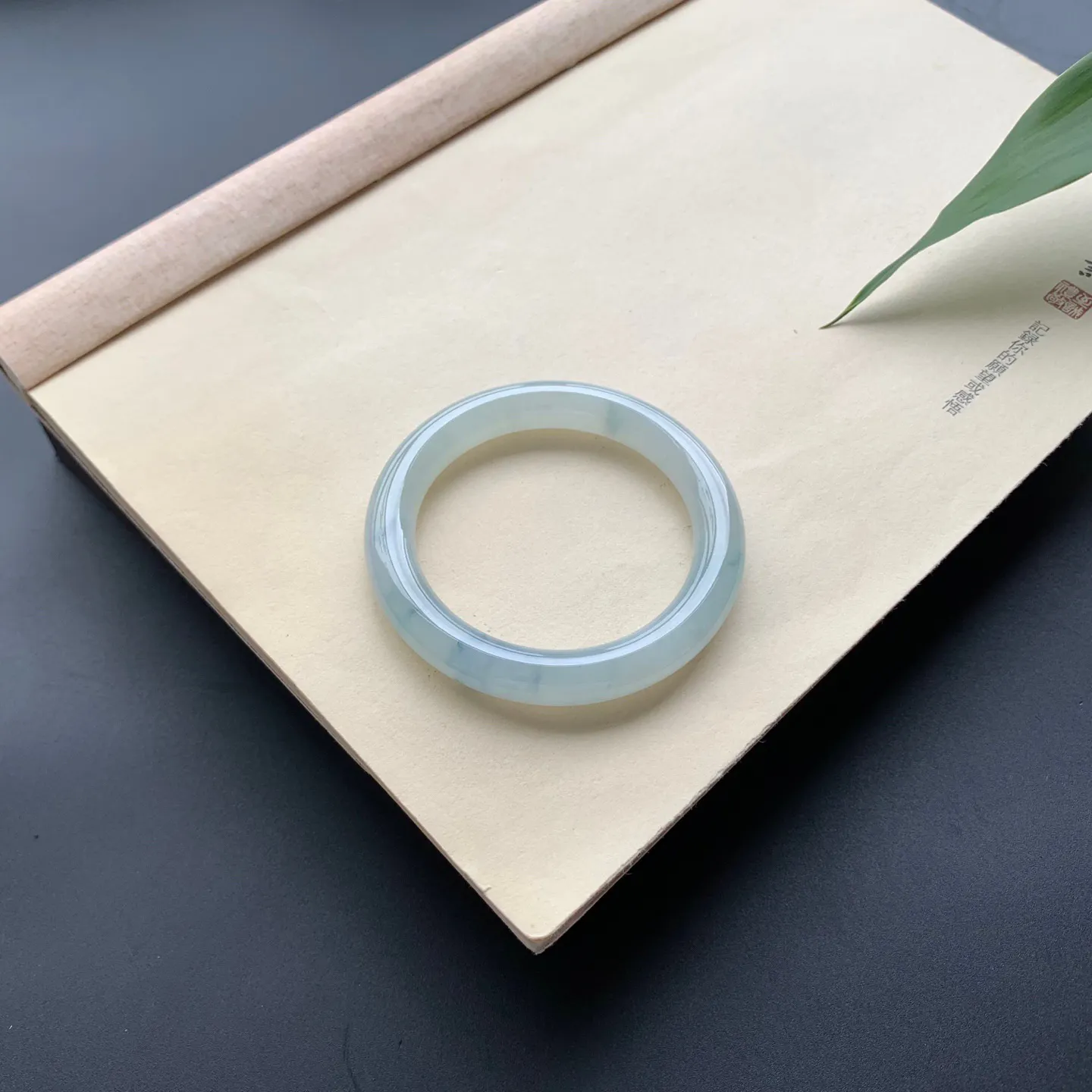 53.6圈口冰飘花圆条手镯 尺寸：53.6-9.8，水润起胶，条形饱满