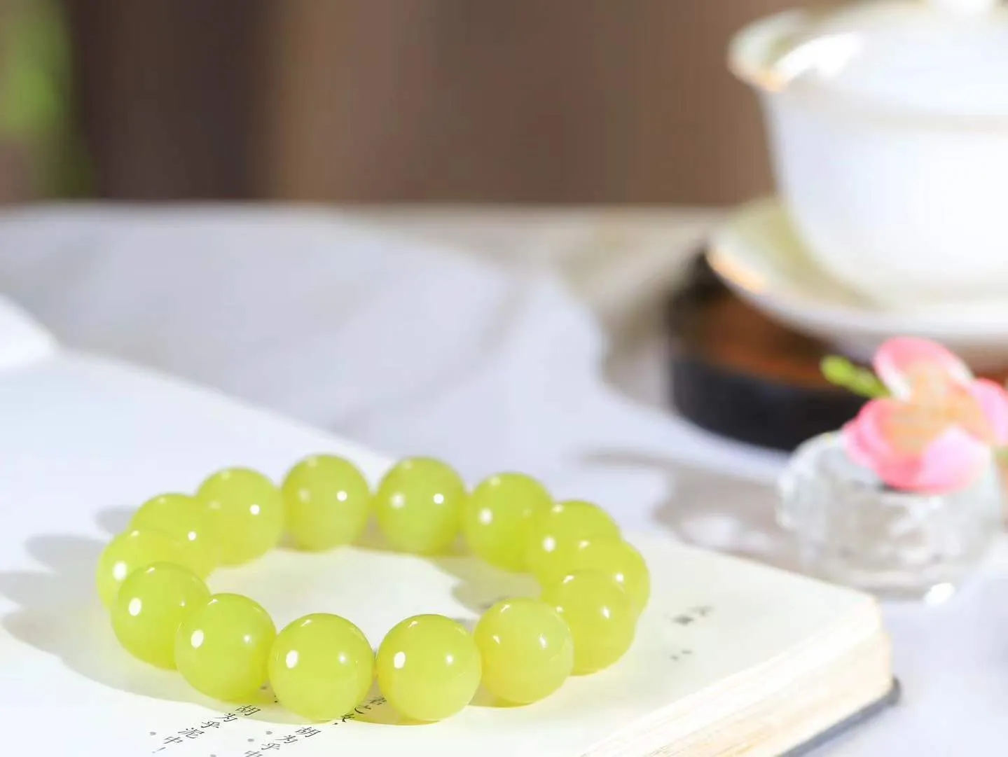 【珠圆玉润.手串】

收藏级臻品️和田玉黄口珠圆玉润手串 玉质温润细腻  整串打磨圆润，佩戴舒适。