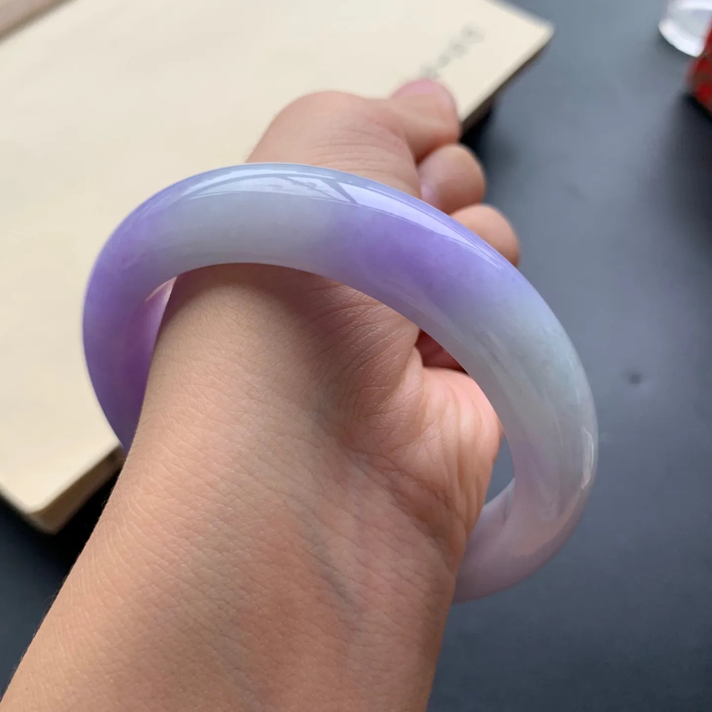 57.5圈口紫罗兰正圈手镯 尺寸：57.5-13.2-9.5，无纹裂，细腻光滑，色泽浓郁