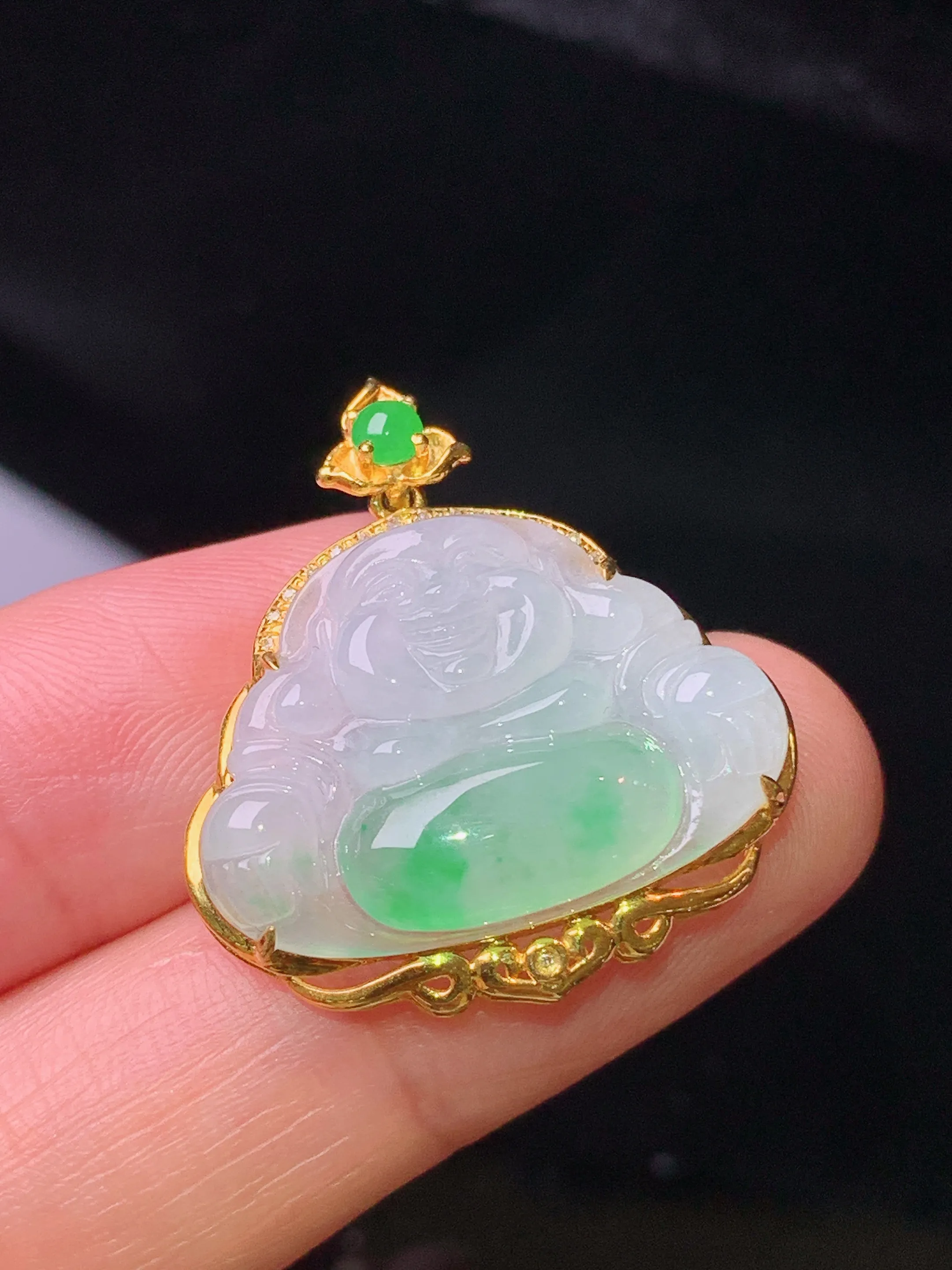 18k金钻镶嵌飘绿佛公吊坠 玉质细腻 色泽清新艳丽 整体尺寸26*24.5*6.3