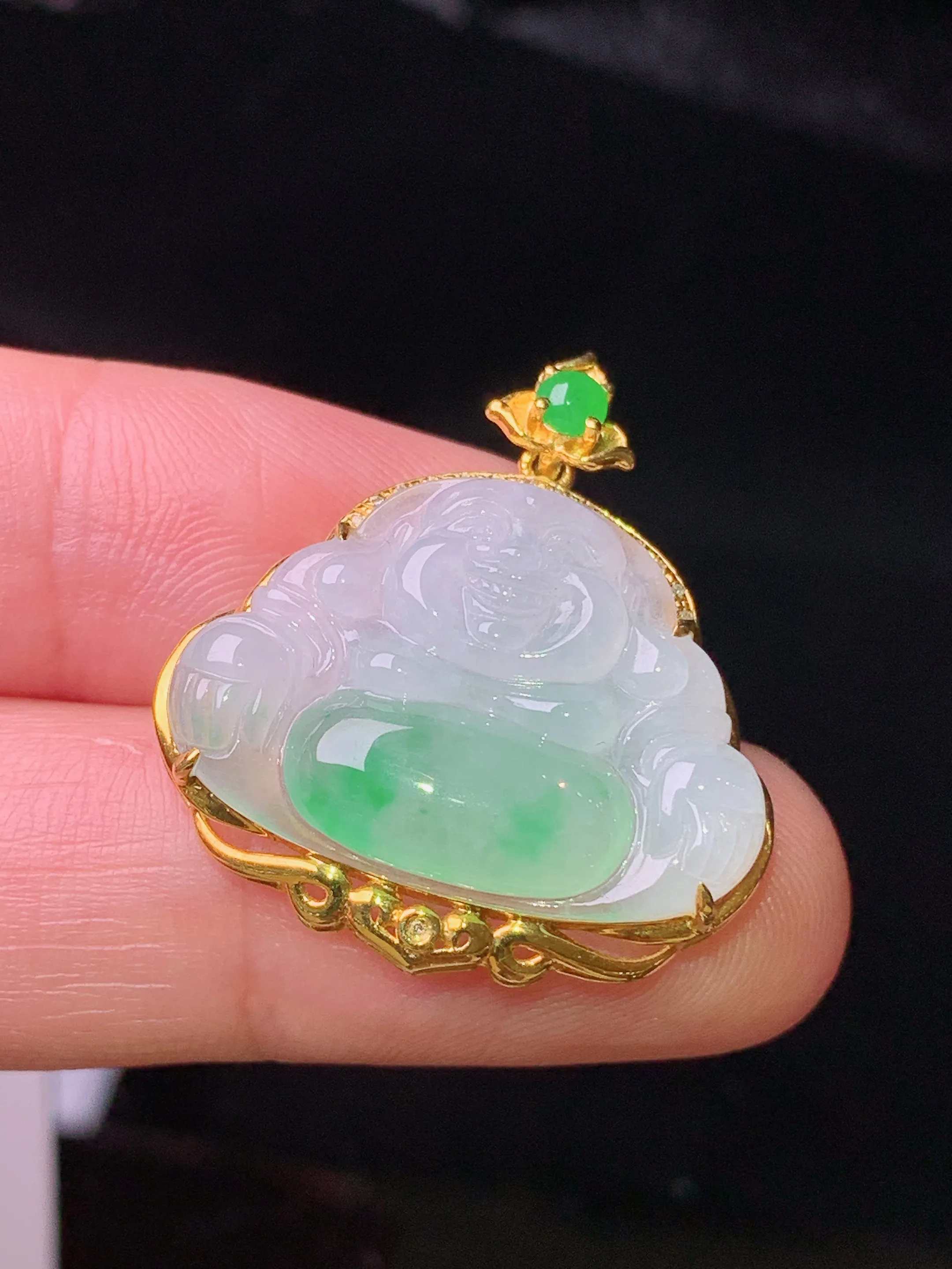 18k金钻镶嵌飘绿佛公吊坠 玉质细腻 色泽清新艳丽 整体尺寸26*24.5*6.3