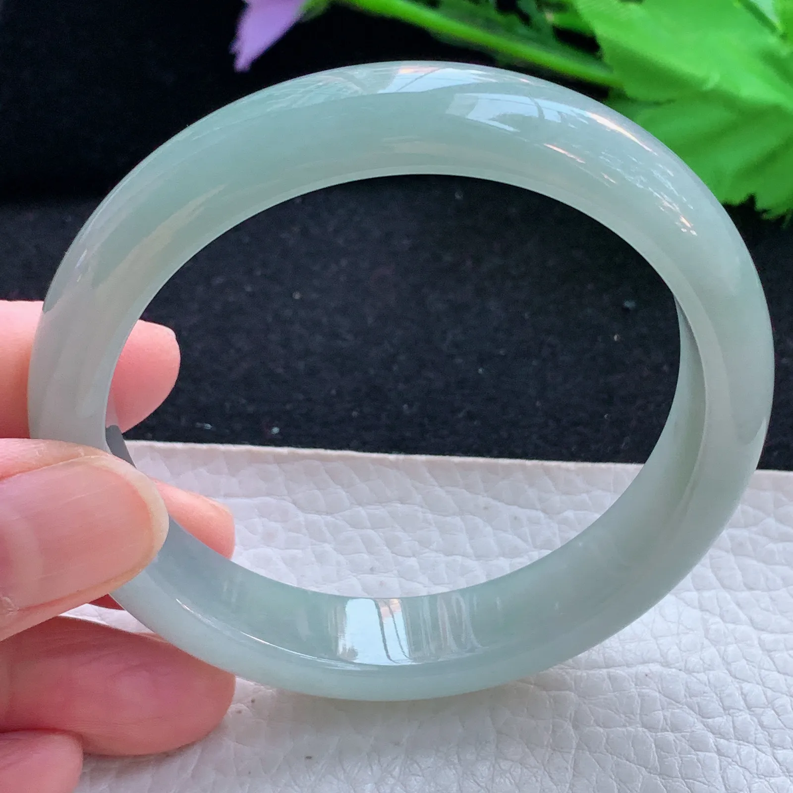 js自然光57.5*12.5*7.5平安镯 天然缅甸翡翠a货浅绿冰润宽边玉手环