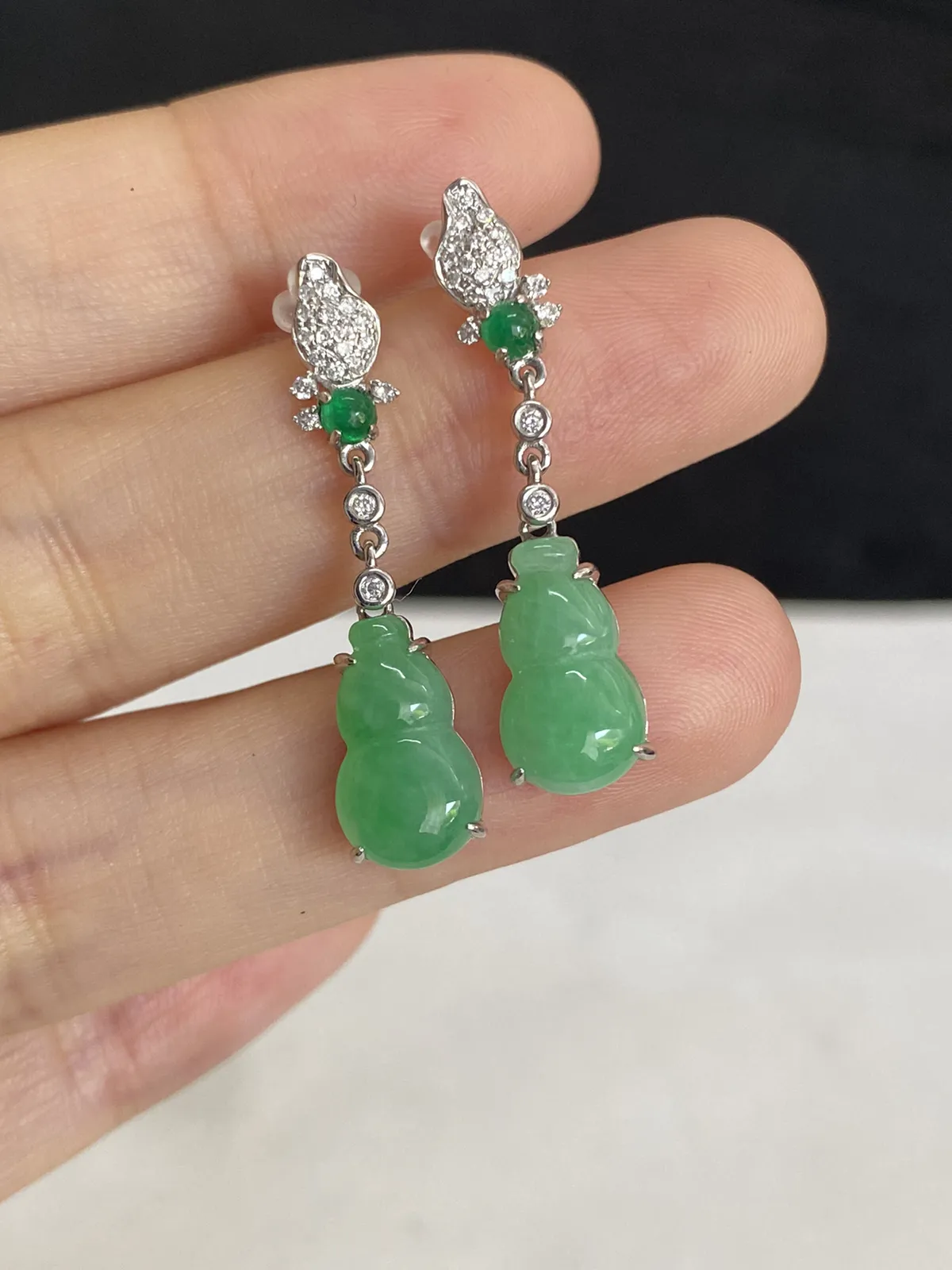 翡翠耳坠，印记：Au750,伴钻石（无色）