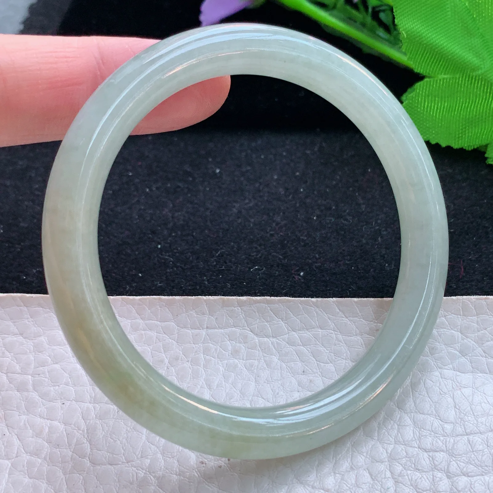 ll自然光55*8.3叮当镯 天然缅甸翡翠a货冰黄圆条玉镯子 玉手环 美人镯