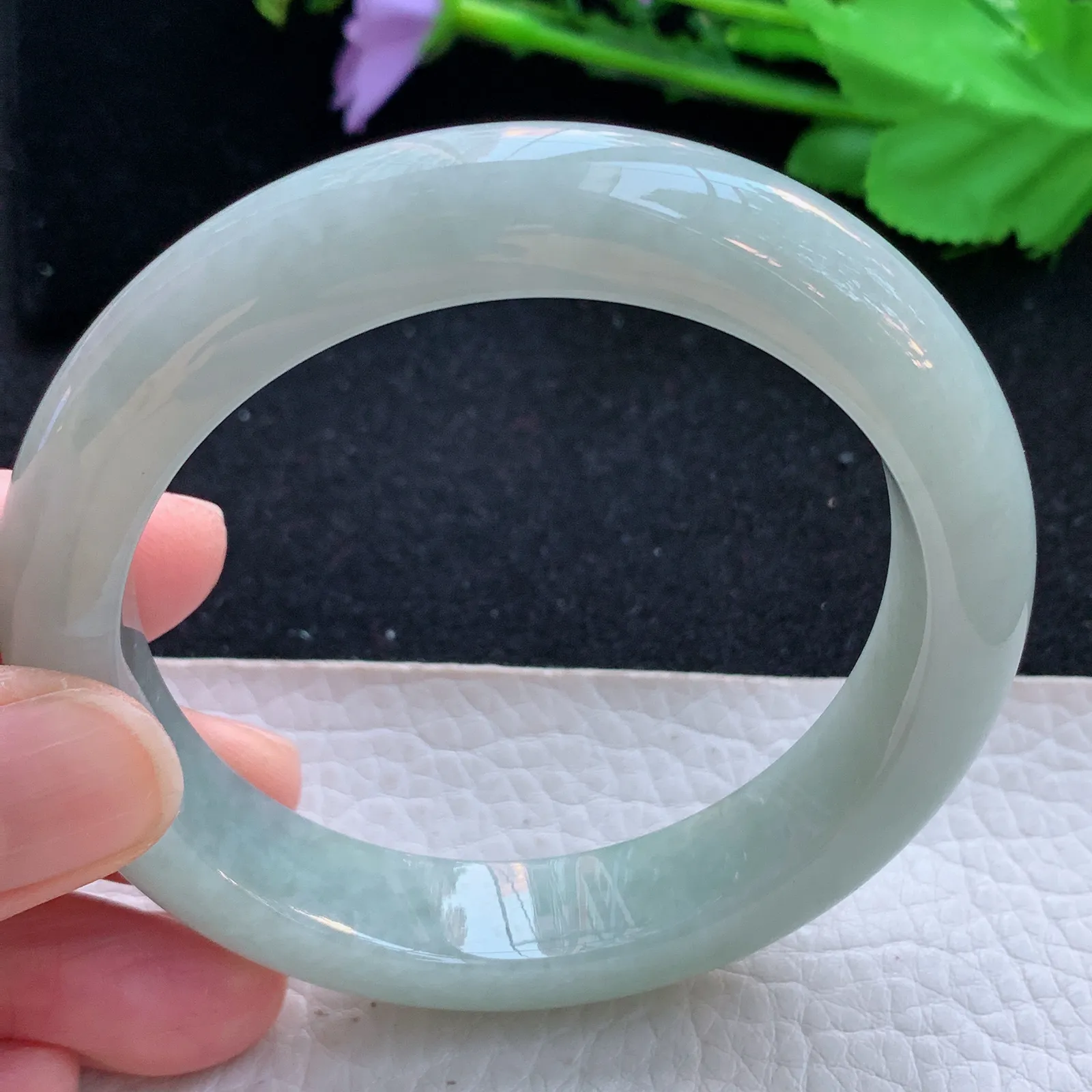 js自然光57*12.5*9.2平安镯 天然缅甸翡翠a货浅绿宽边玉镯子 玉手环