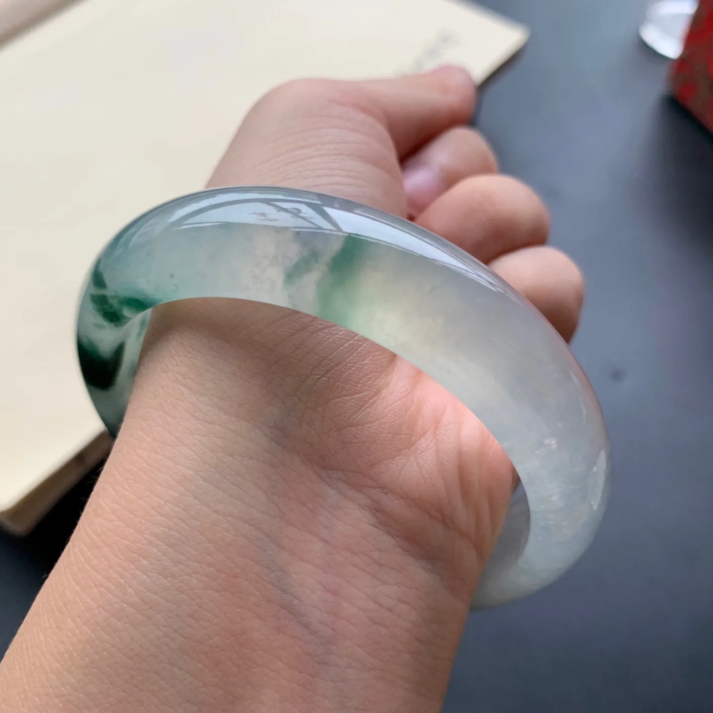 58.5圈口冰种飘花正圈手镯 尺寸：58.5-15-8.3，无纹裂，水润透亮，胶感十足