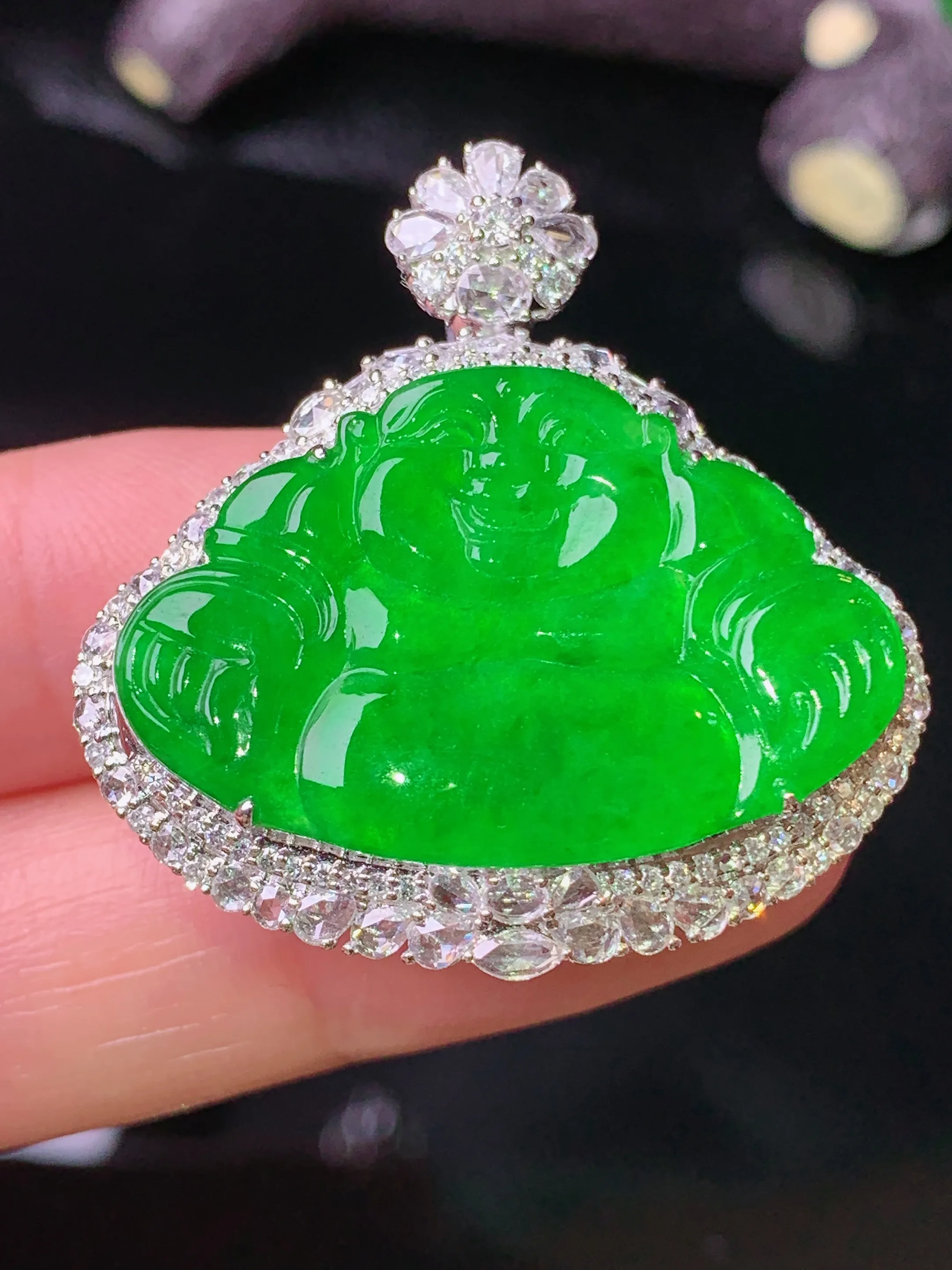 18k金钻镶嵌满绿佛公吊坠 玉质细腻 色泽清新艳丽 整体尺寸34*33*11