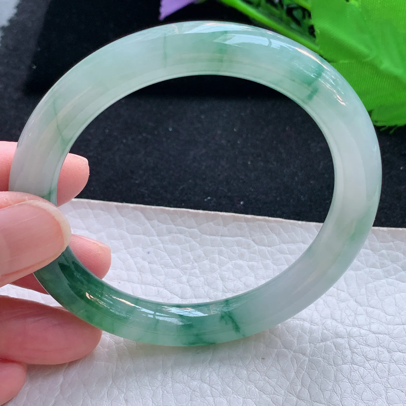 r自然光59*10.2*9.6美人镯 天然缅甸翡翠a货冰飘花大气圆条玉镯子 玉手环